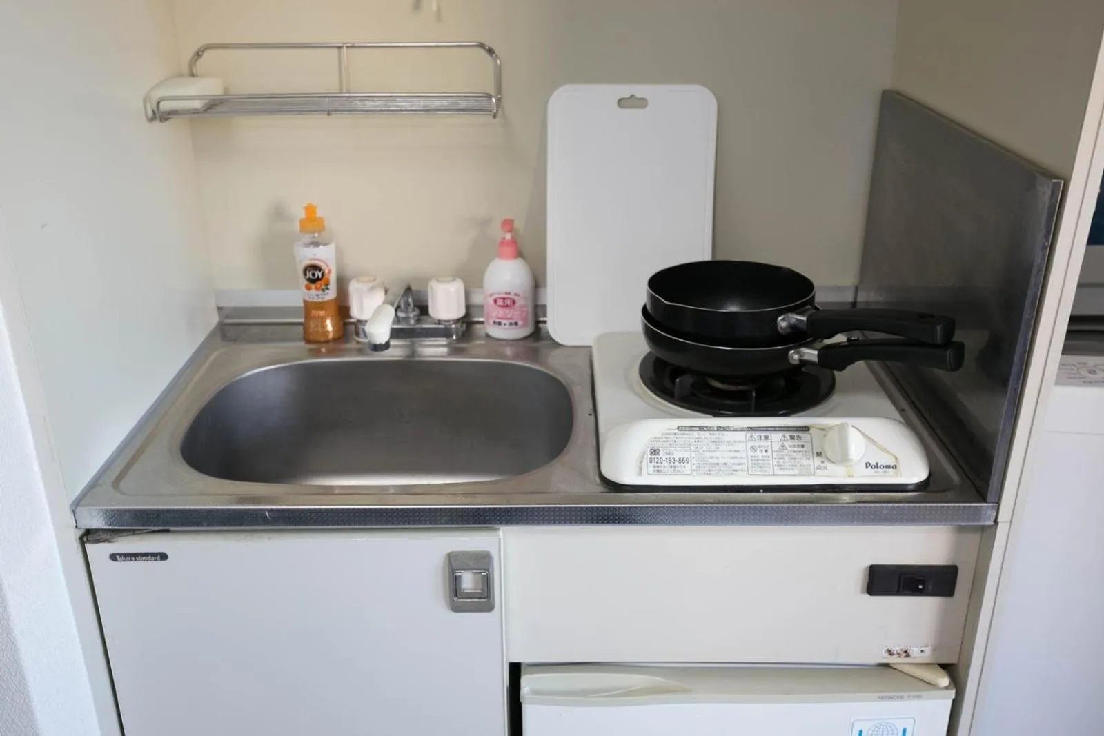 Kitchen or kitchenette in SUMIYOSHI APARTMENT Hotel 住吉アパートメントホテル