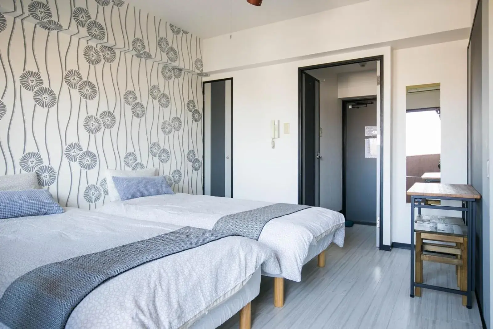 Deluxe Twin Room in SUMIYOSHI APARTMENT Hotel 住吉アパートメントホテル Deluxe Twin Room in SUMIYOSHI APARTMENT Hotel 住吉アパートメントホテル