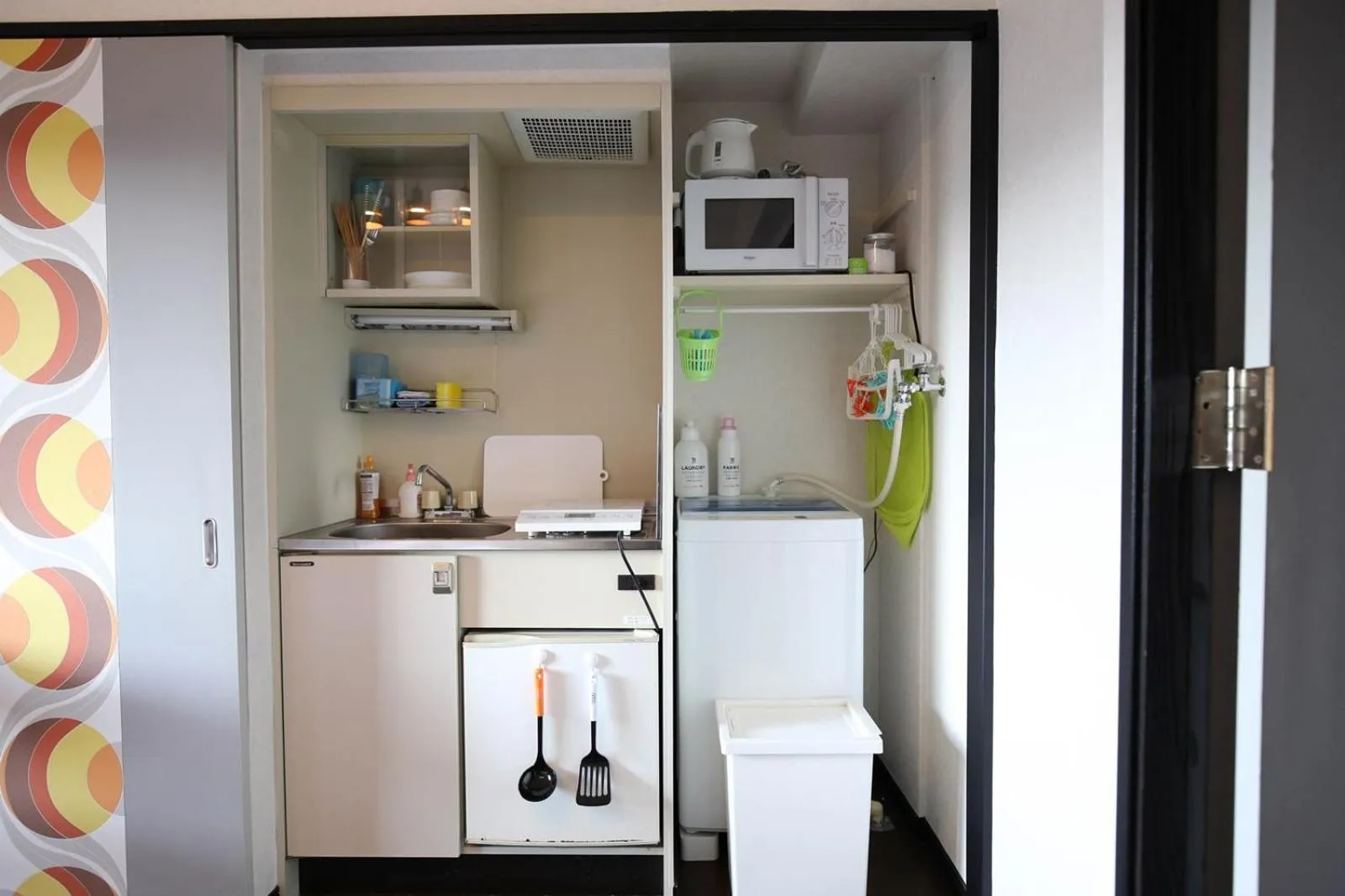 minibar in SUMIYOSHI APARTMENT Hotel 住吉アパートメントホテル