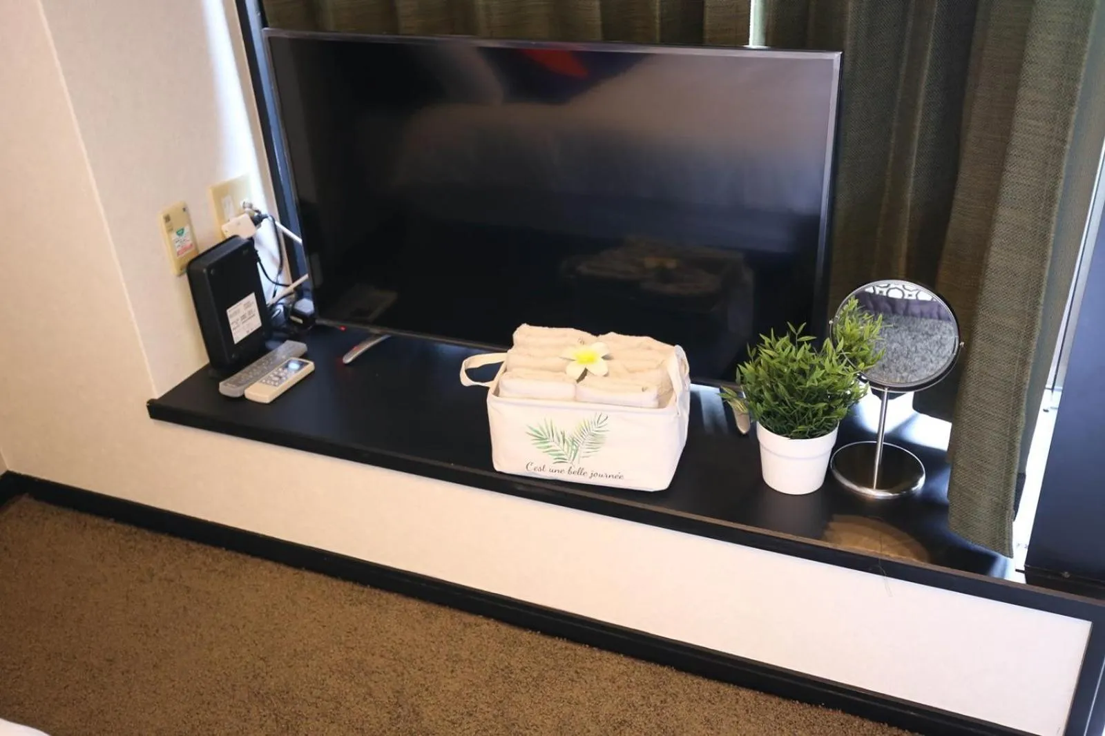 TV and multimedia in SUMIYOSHI APARTMENT Hotel 住吉アパートメントホテル