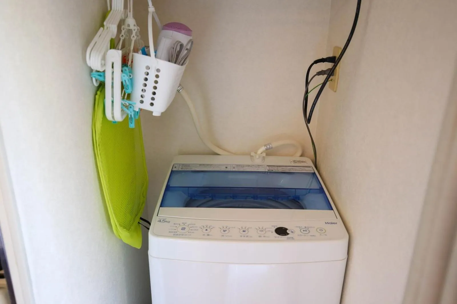 washing machine in SUMIYOSHI APARTMENT Hotel 住吉アパートメントホテル