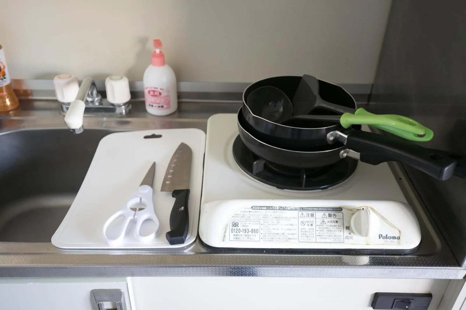 Kitchen or kitchenette in SUMIYOSHI APARTMENT Hotel 住吉アパートメントホテル