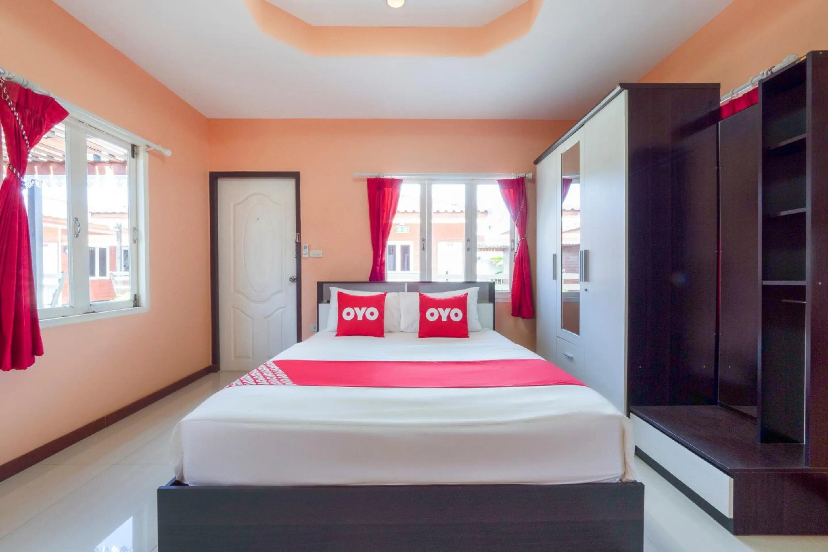 Bedroom, Bed in OYO 1166 Train Way Resort