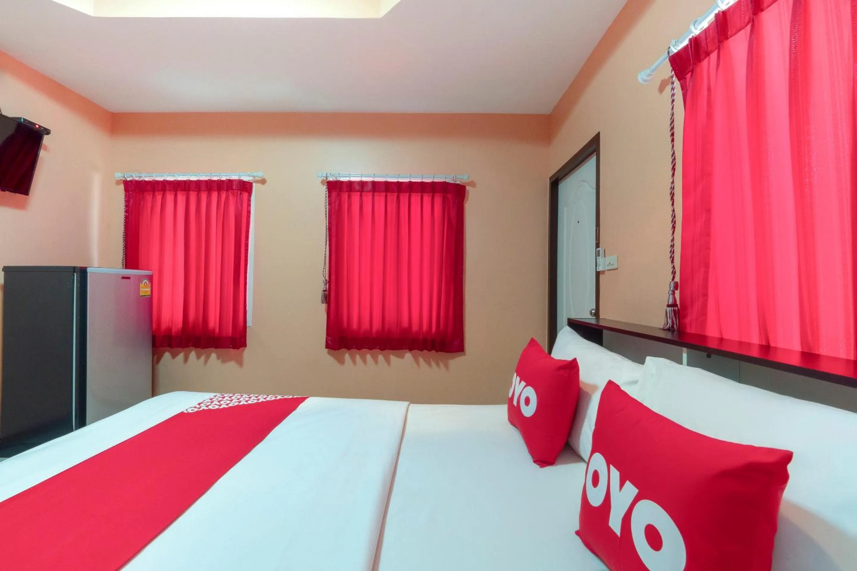 Bedroom, Bed in OYO 1166 Train Way Resort