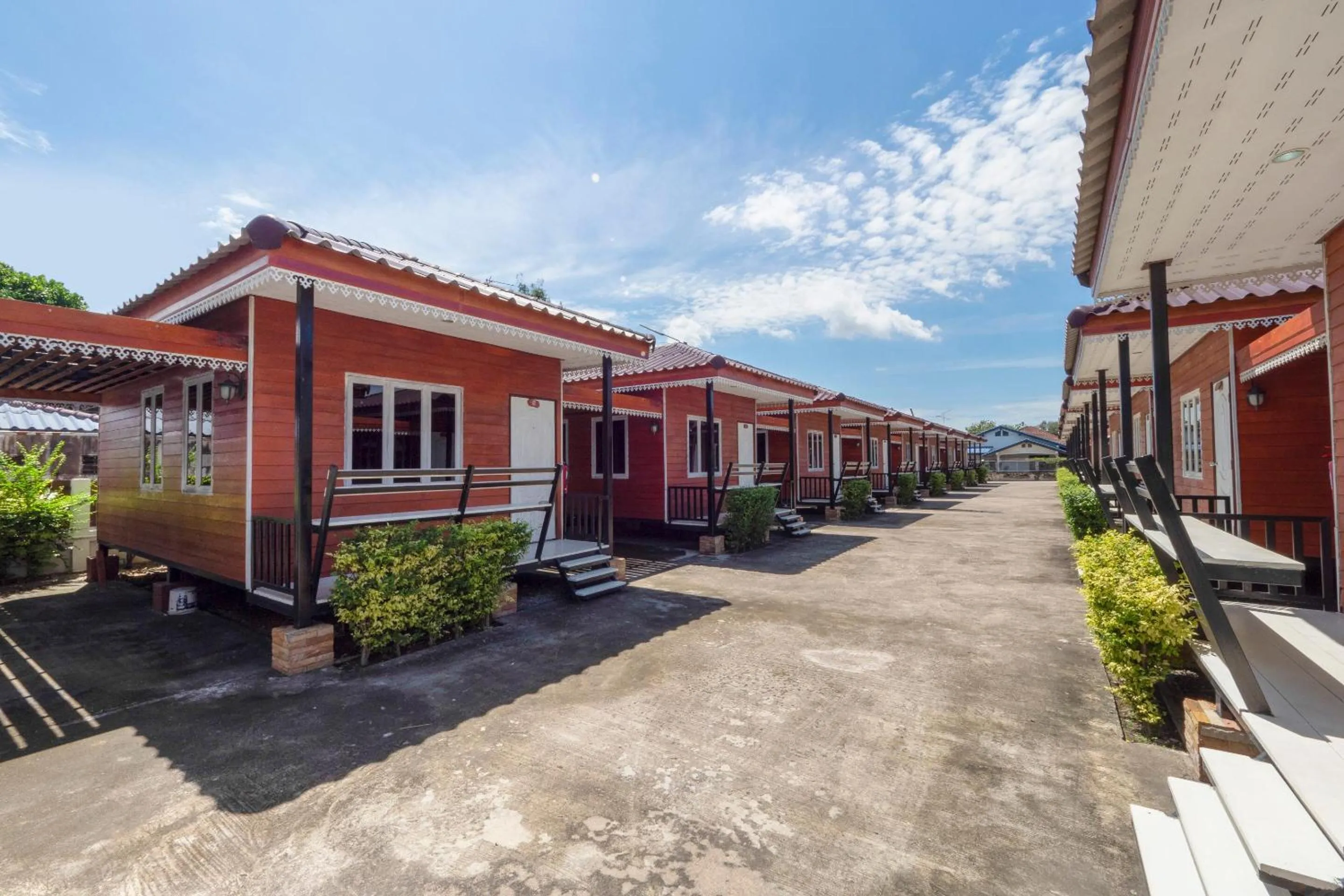 Facade/entrance in OYO 1166 Train Way Resort