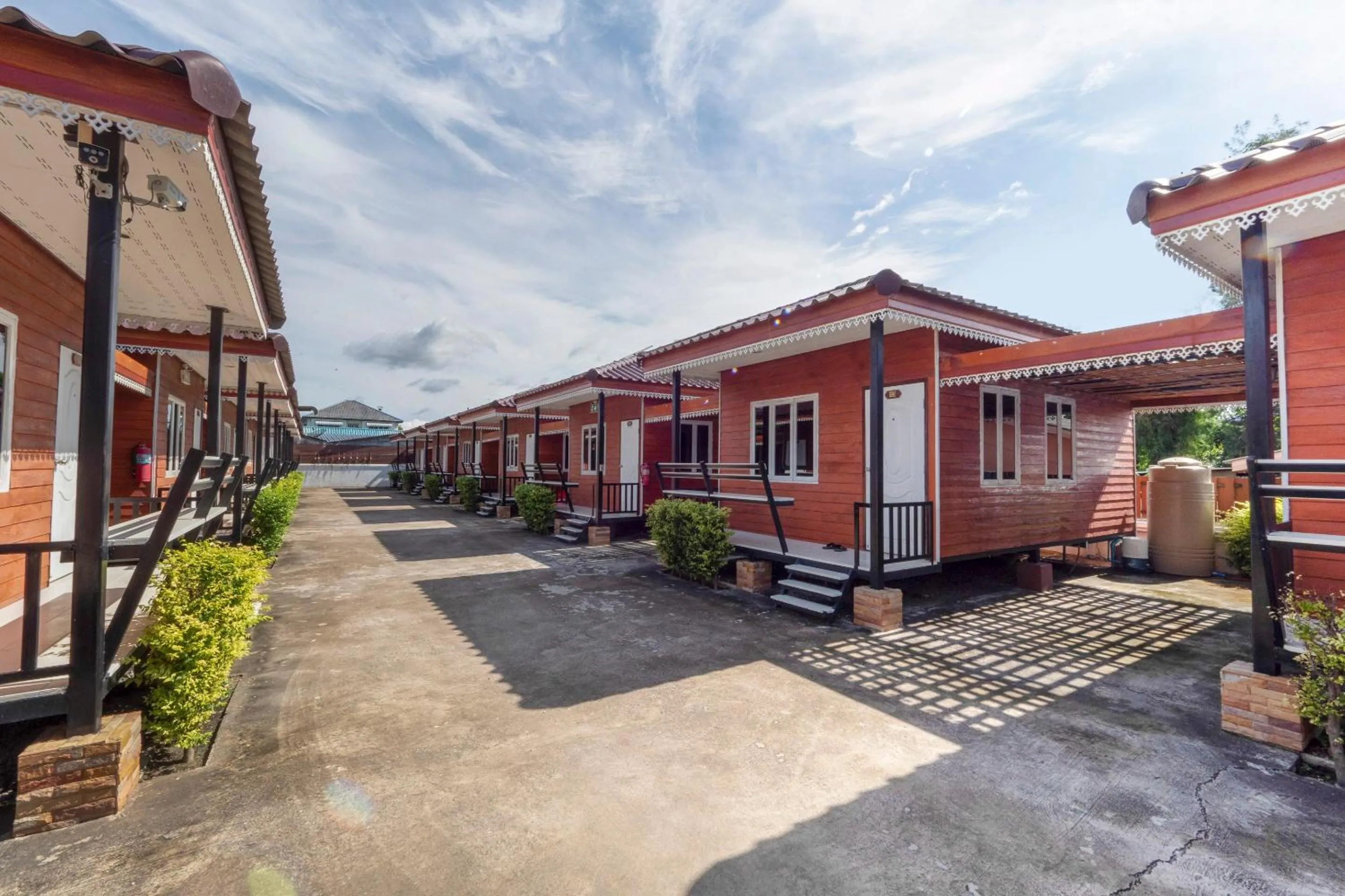 Facade/entrance in OYO 1166 Train Way Resort