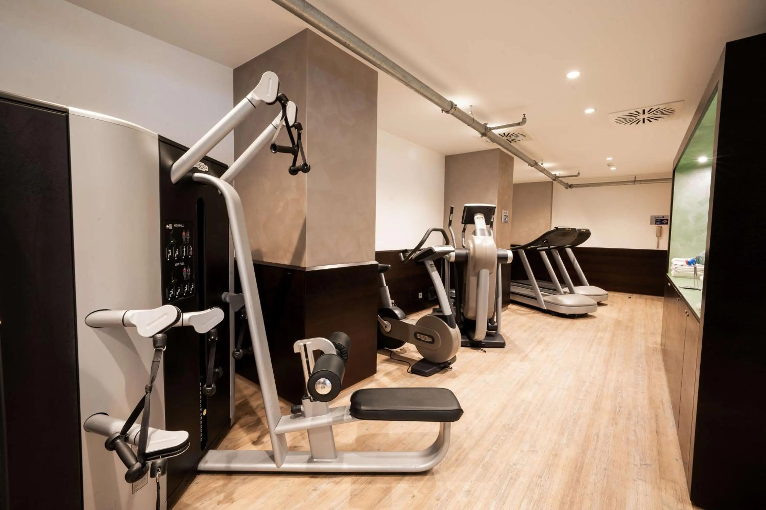 Fitness centre/facilities in Radisson Blu Conference Hotel, Düsseldorf