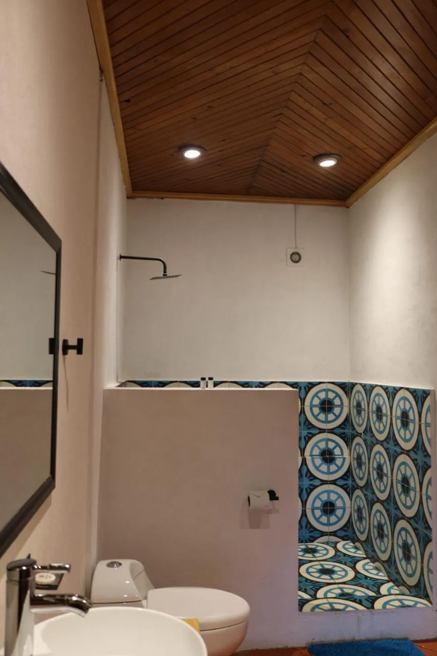 Shower in Los Cruxes