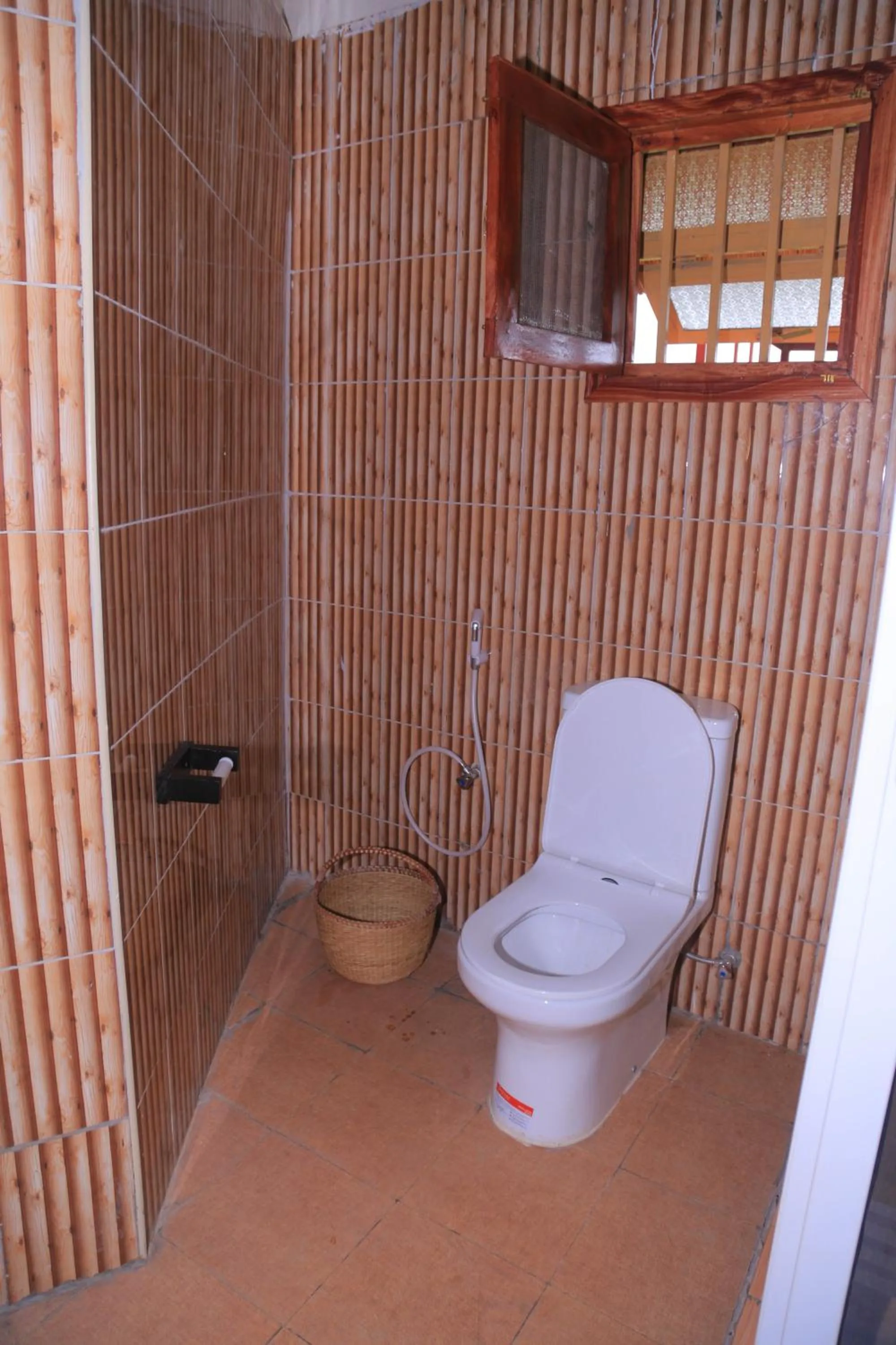 Toilet in Acaki Lodge
