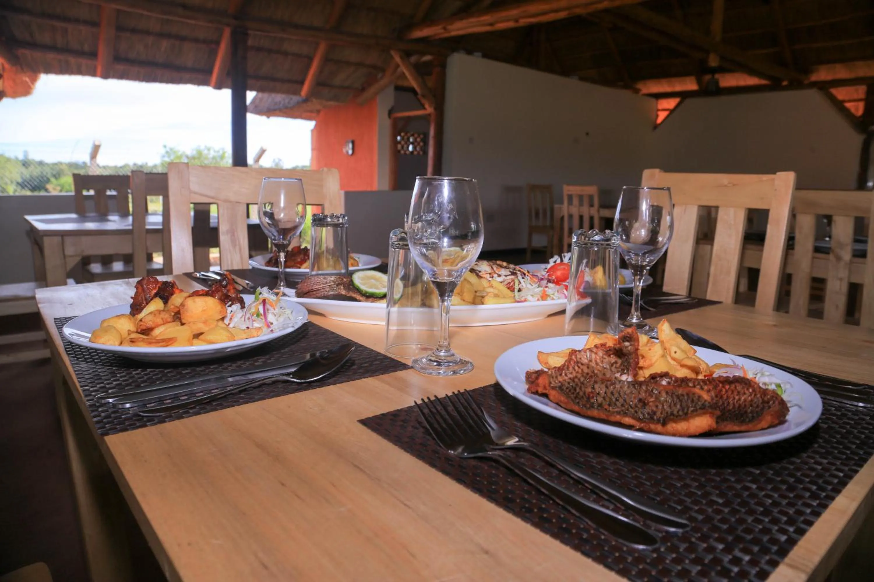 Restaurant/places to eat in Acaki Lodge