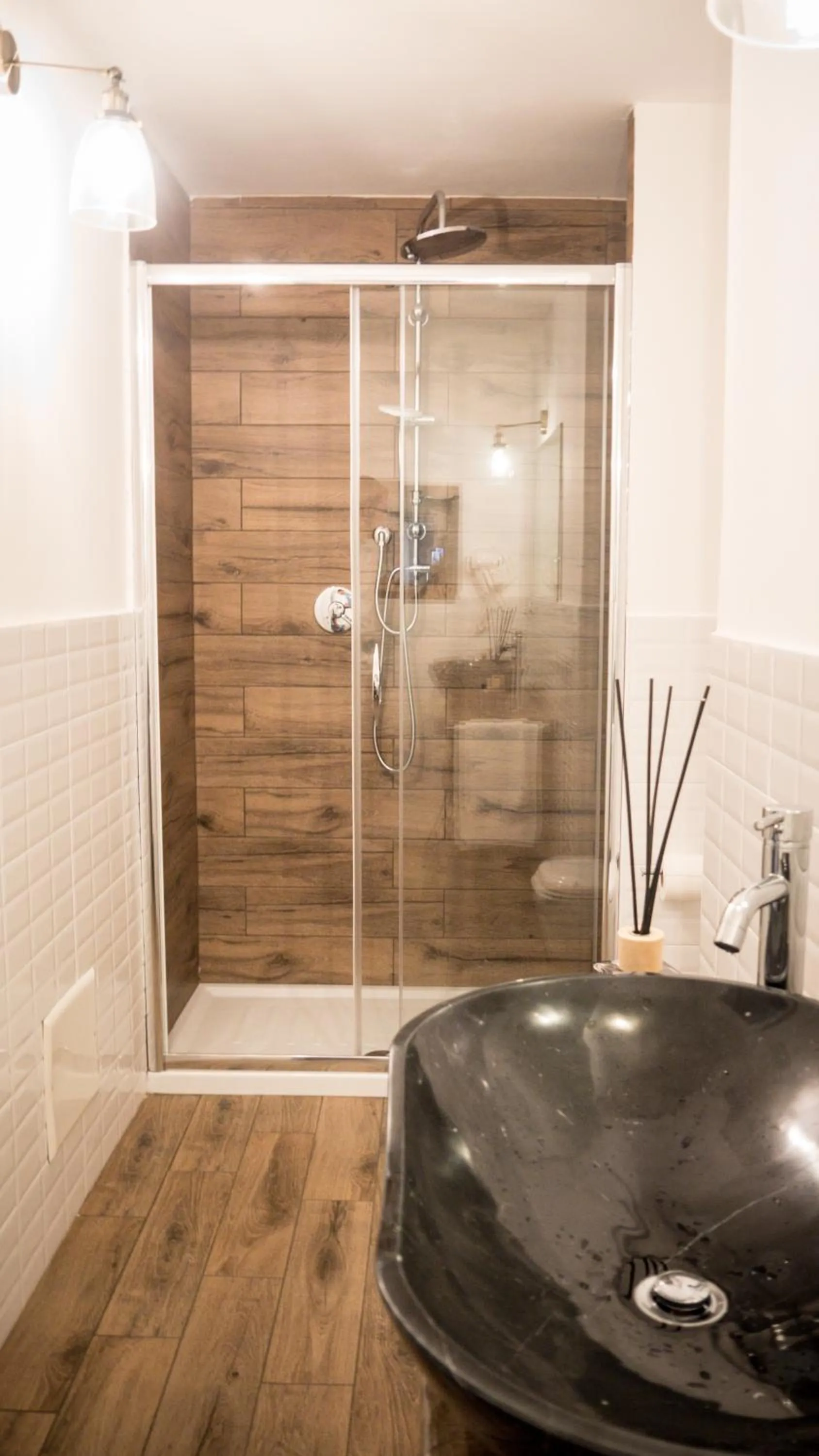 Bathroom in TOLEDO CLASS