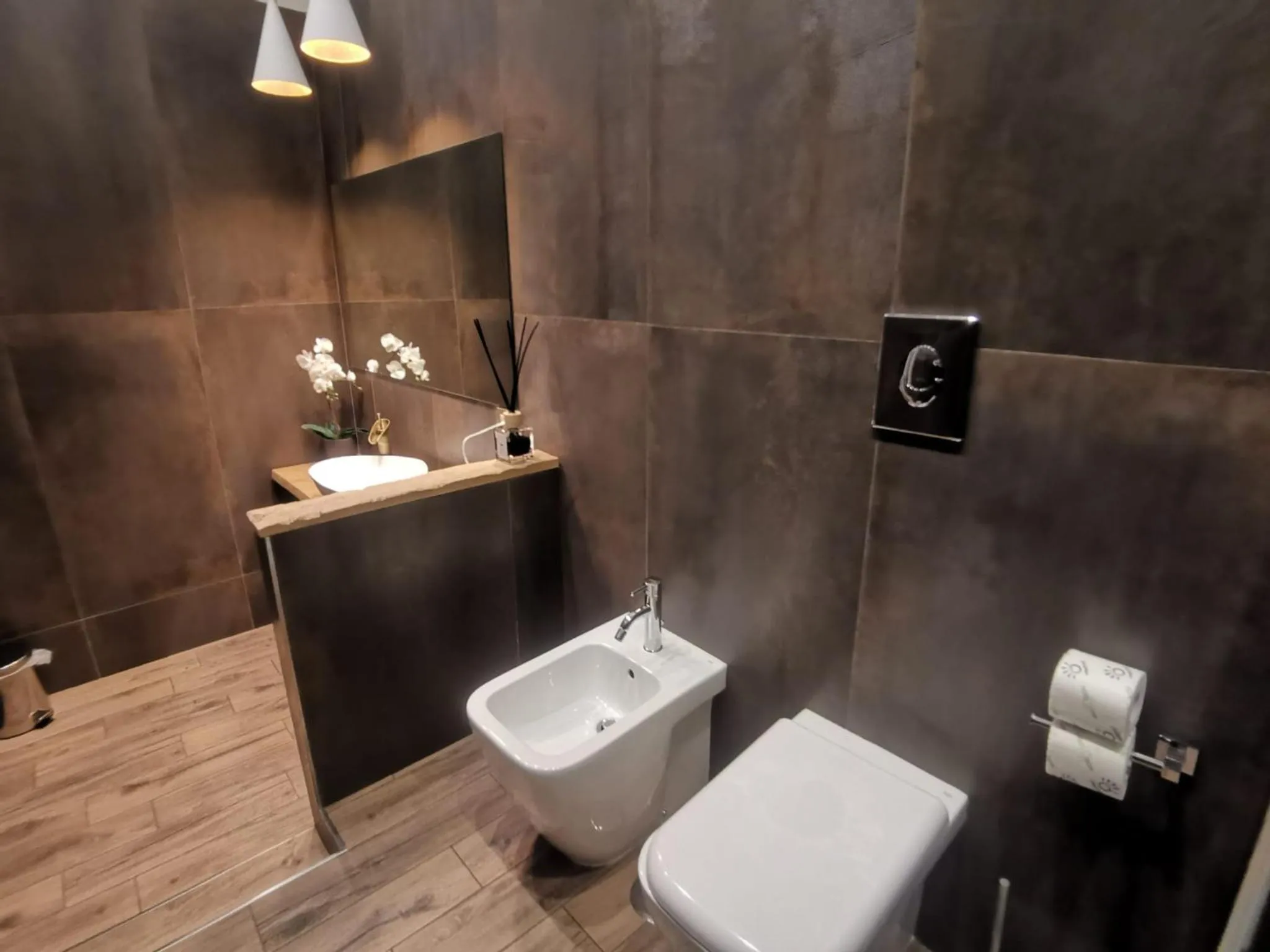 Bathroom in TOLEDO CLASS