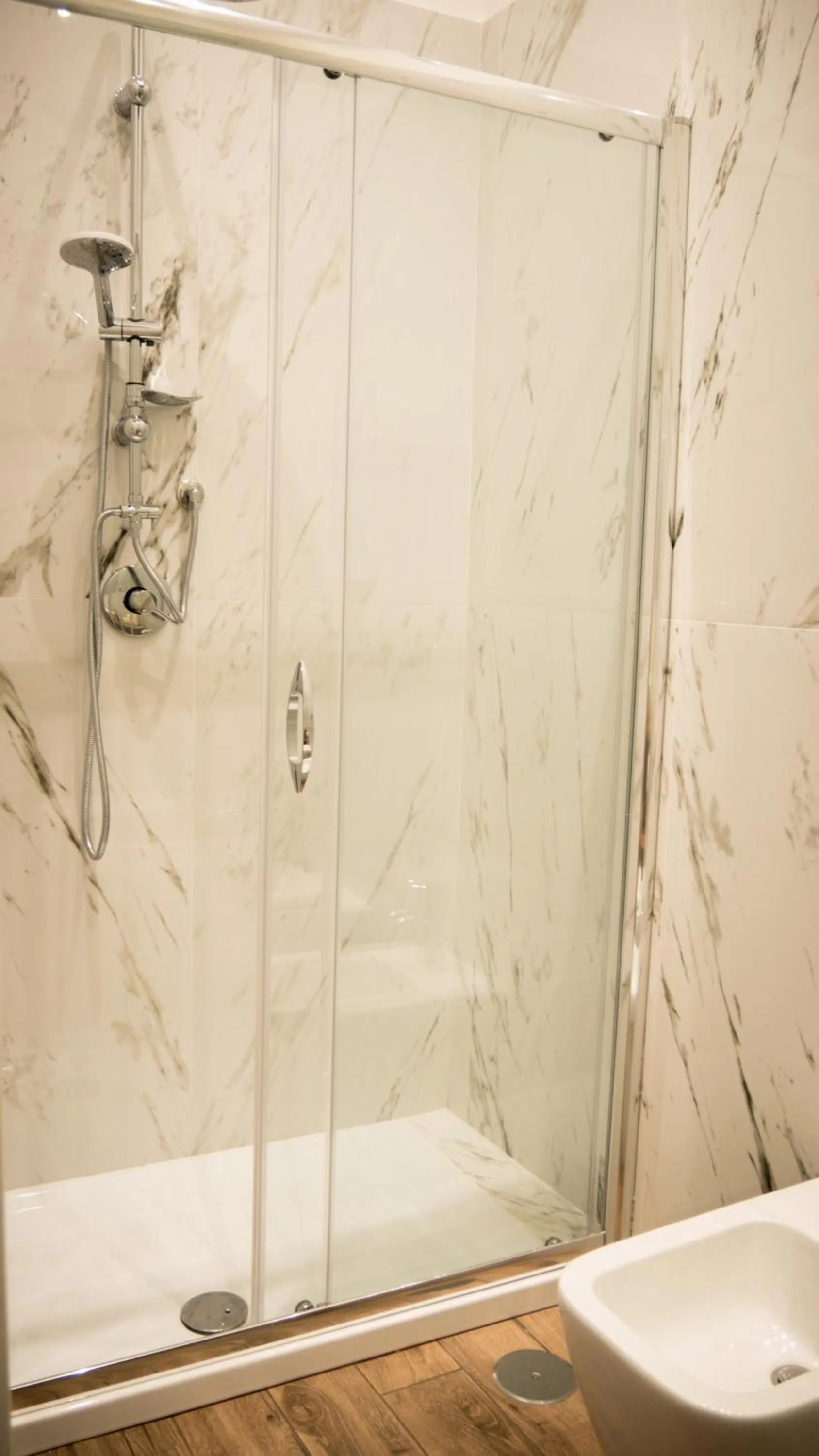 Shower in TOLEDO CLASS