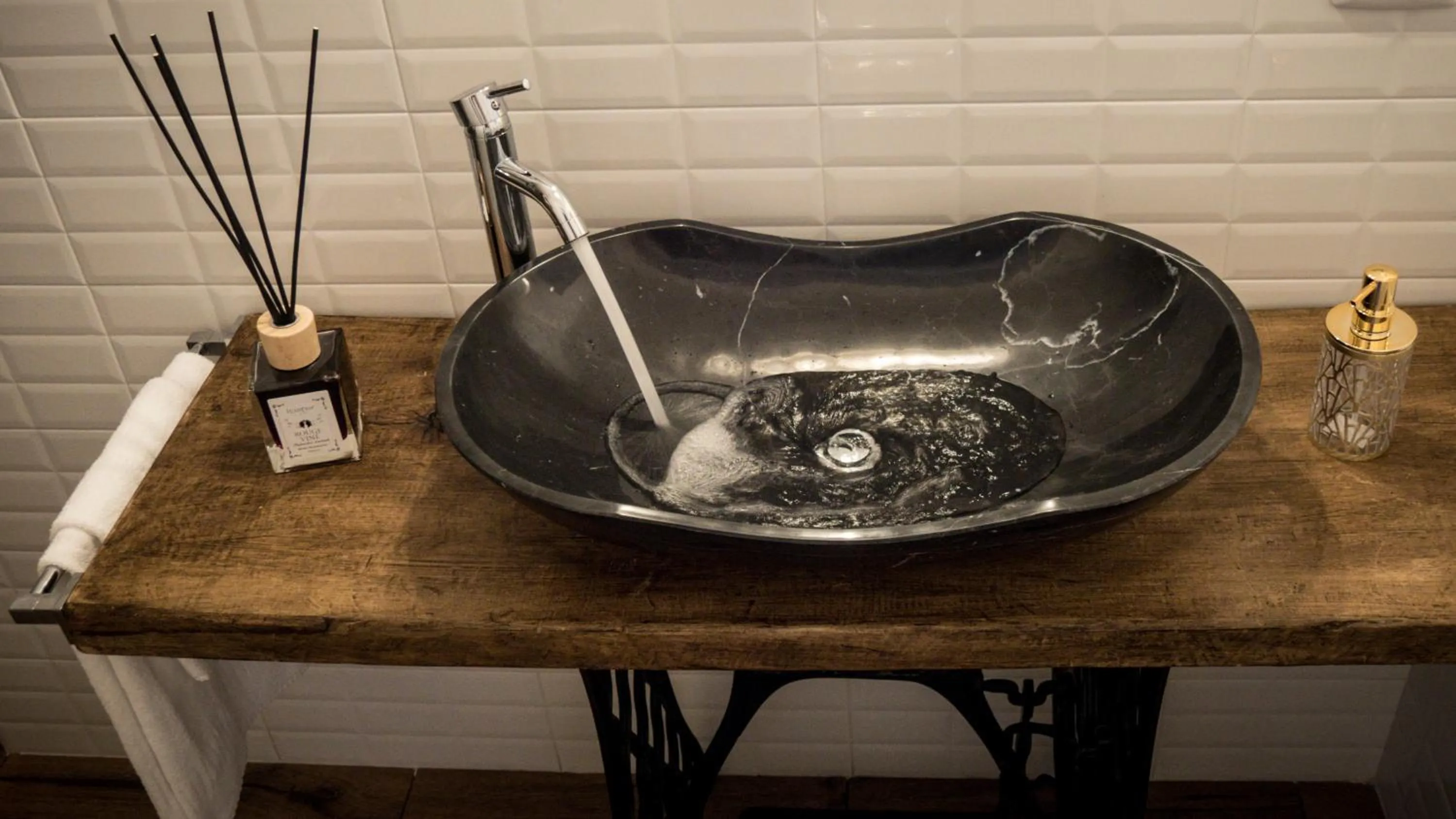 Bathroom in TOLEDO CLASS