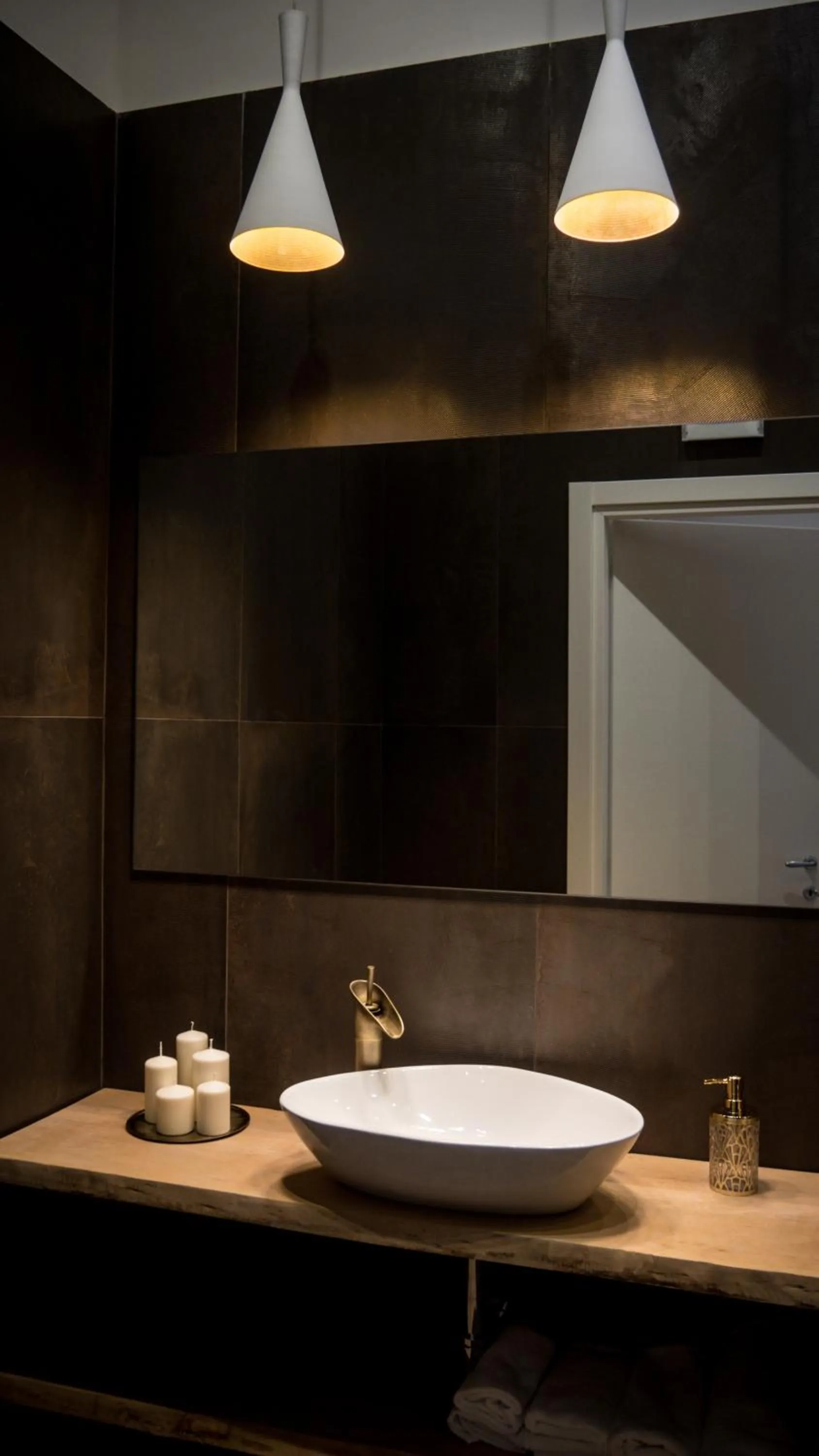 Bathroom in TOLEDO CLASS