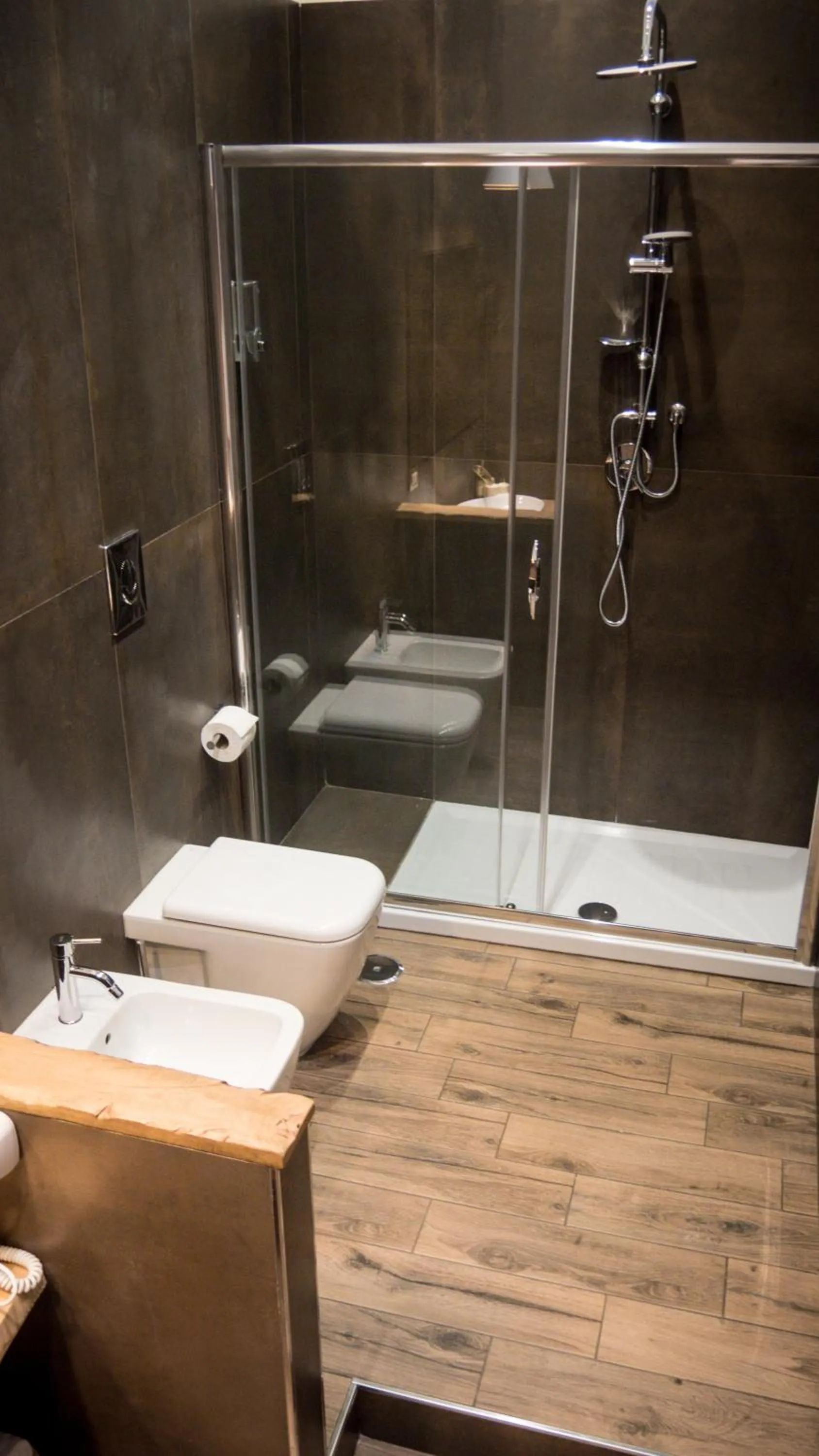 Bathroom in TOLEDO CLASS