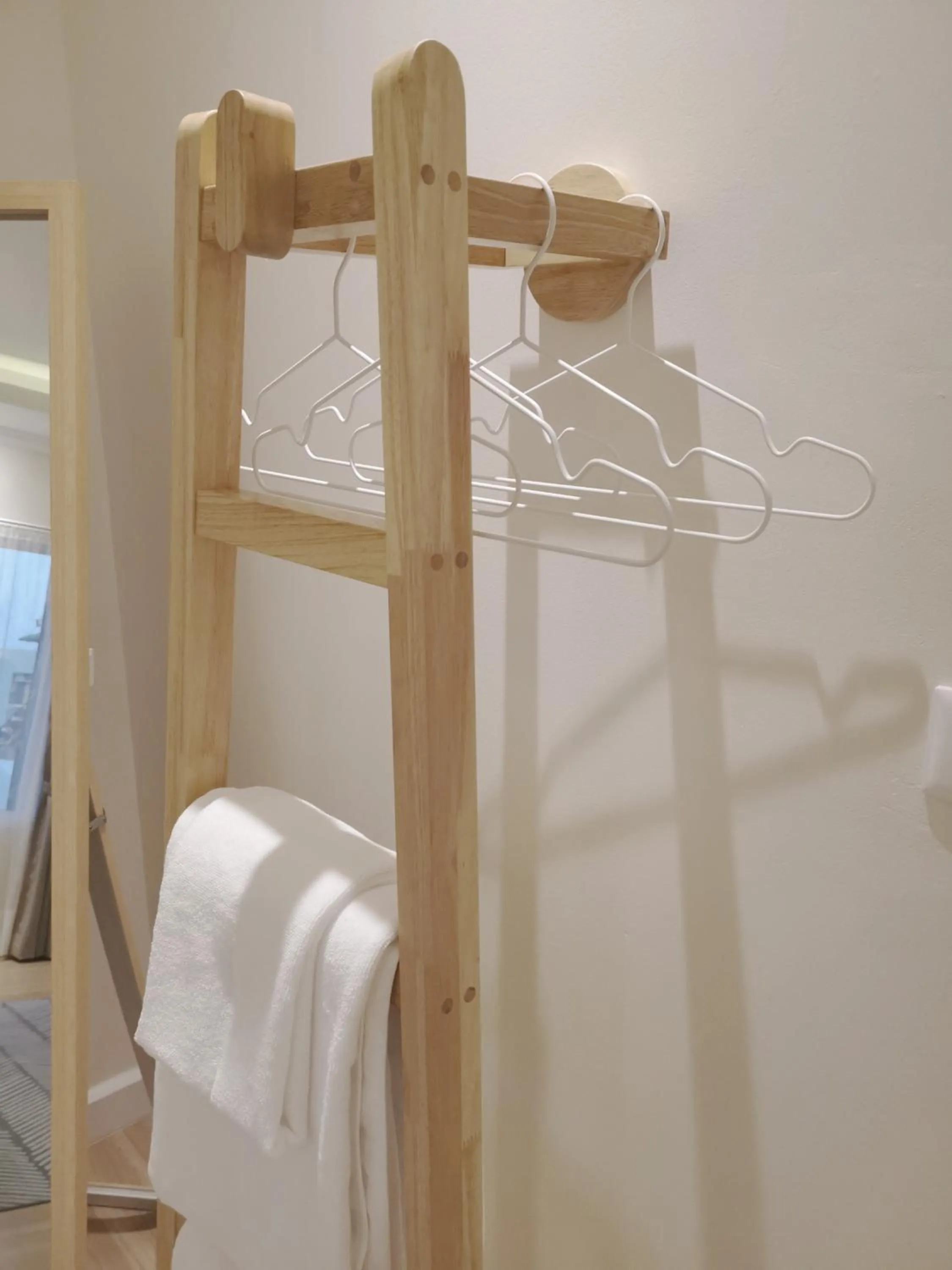 Bathroom, Bed in Double Bed Hotel