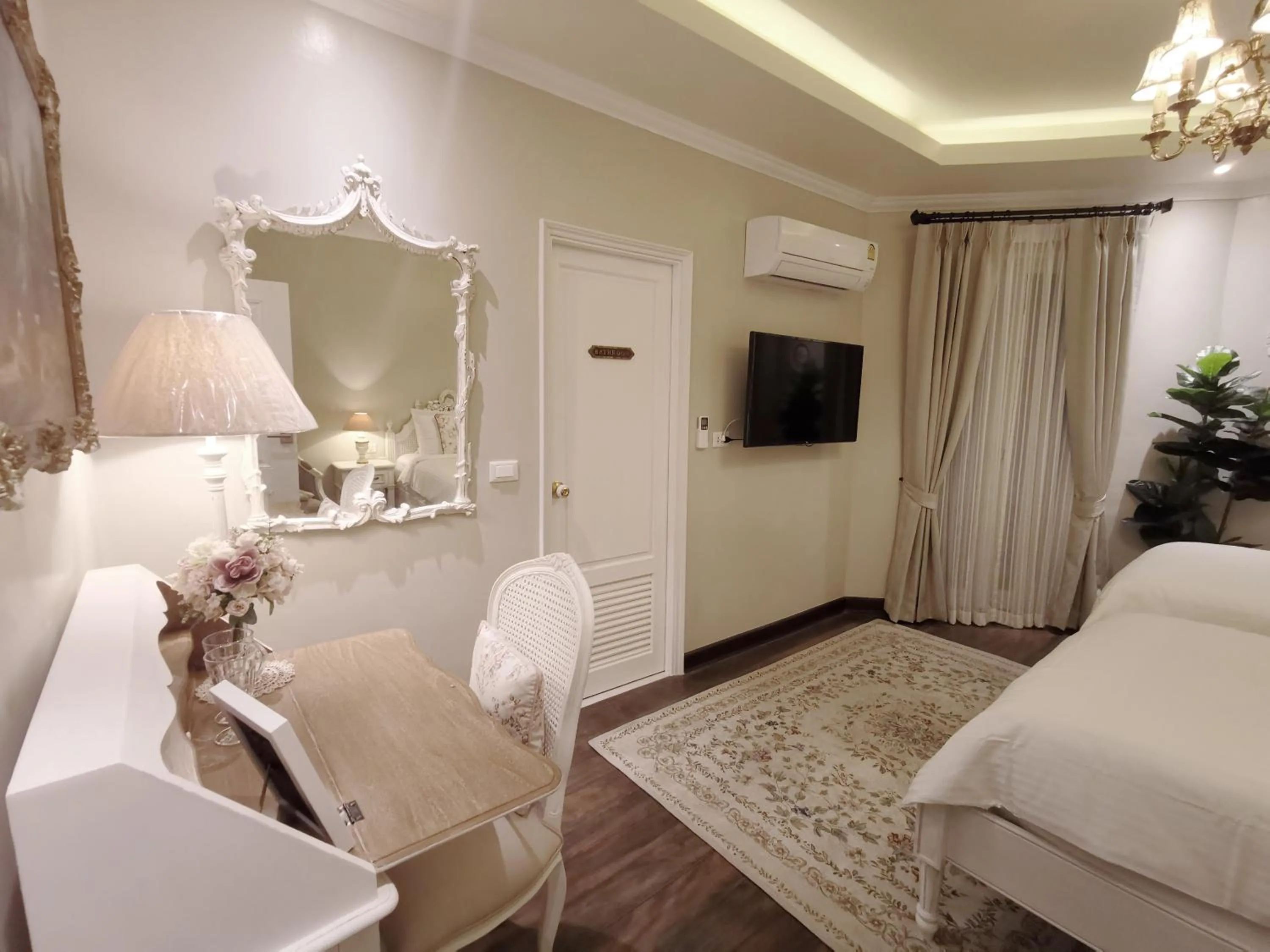 TV and multimedia, Bed in Double Bed Hotel