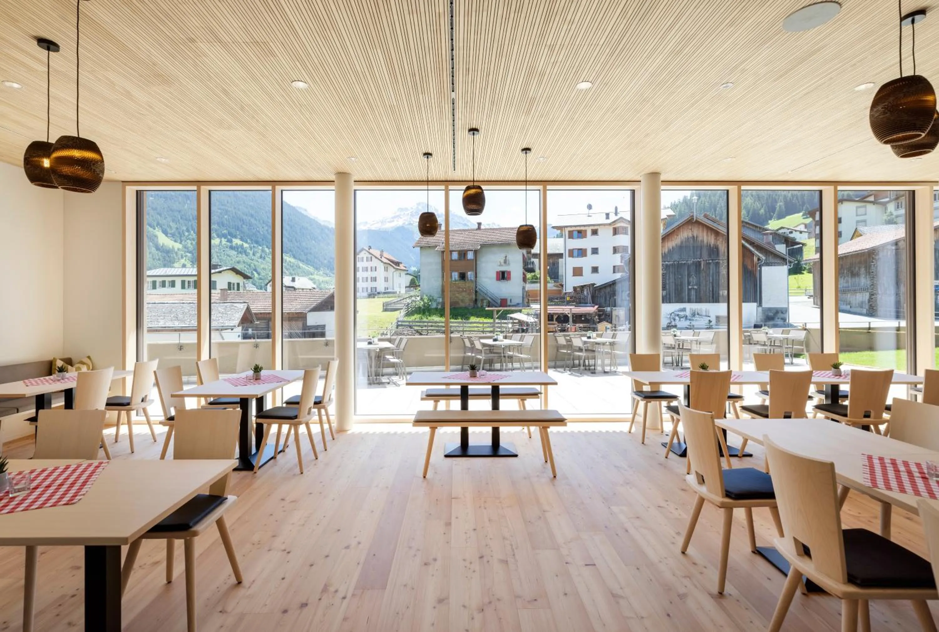 Restaurant/places to eat in JUFA Hotel Savognin