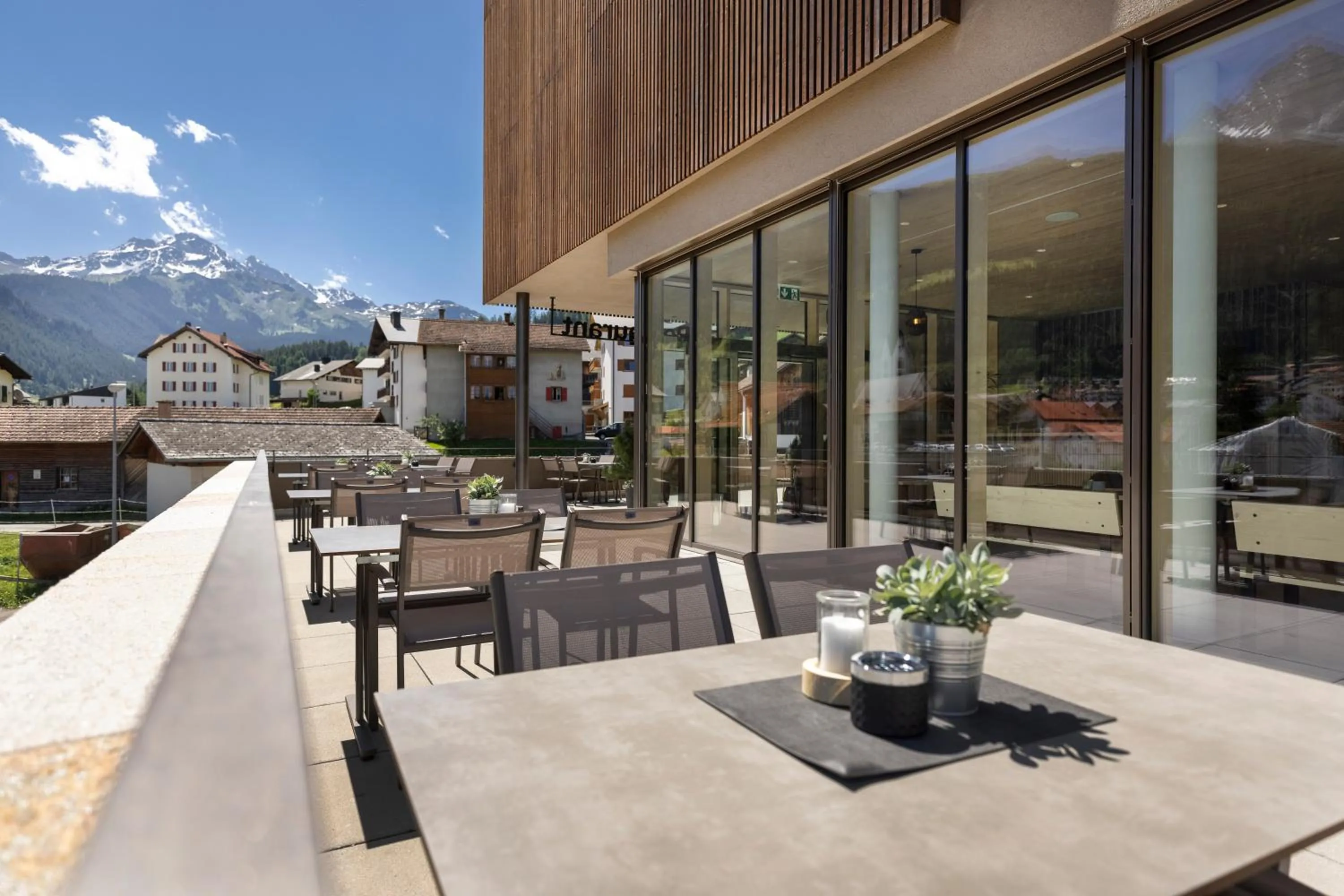 Restaurant/places to eat in JUFA Hotel Savognin