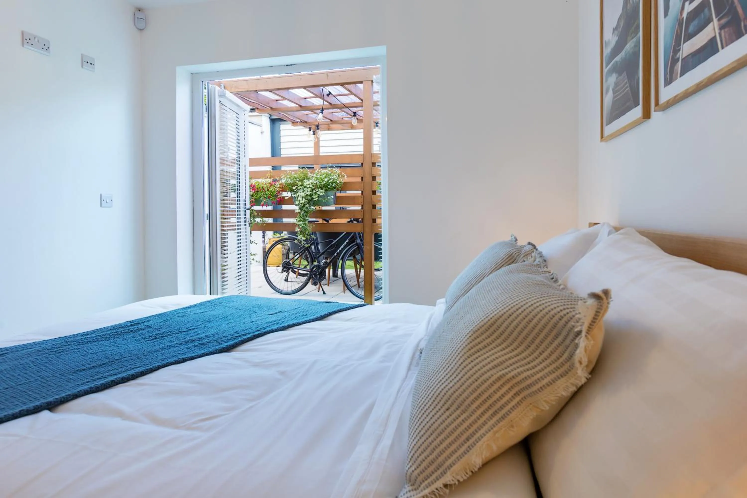 Bedroom, Bed in Macs Townhouse Dungarvan