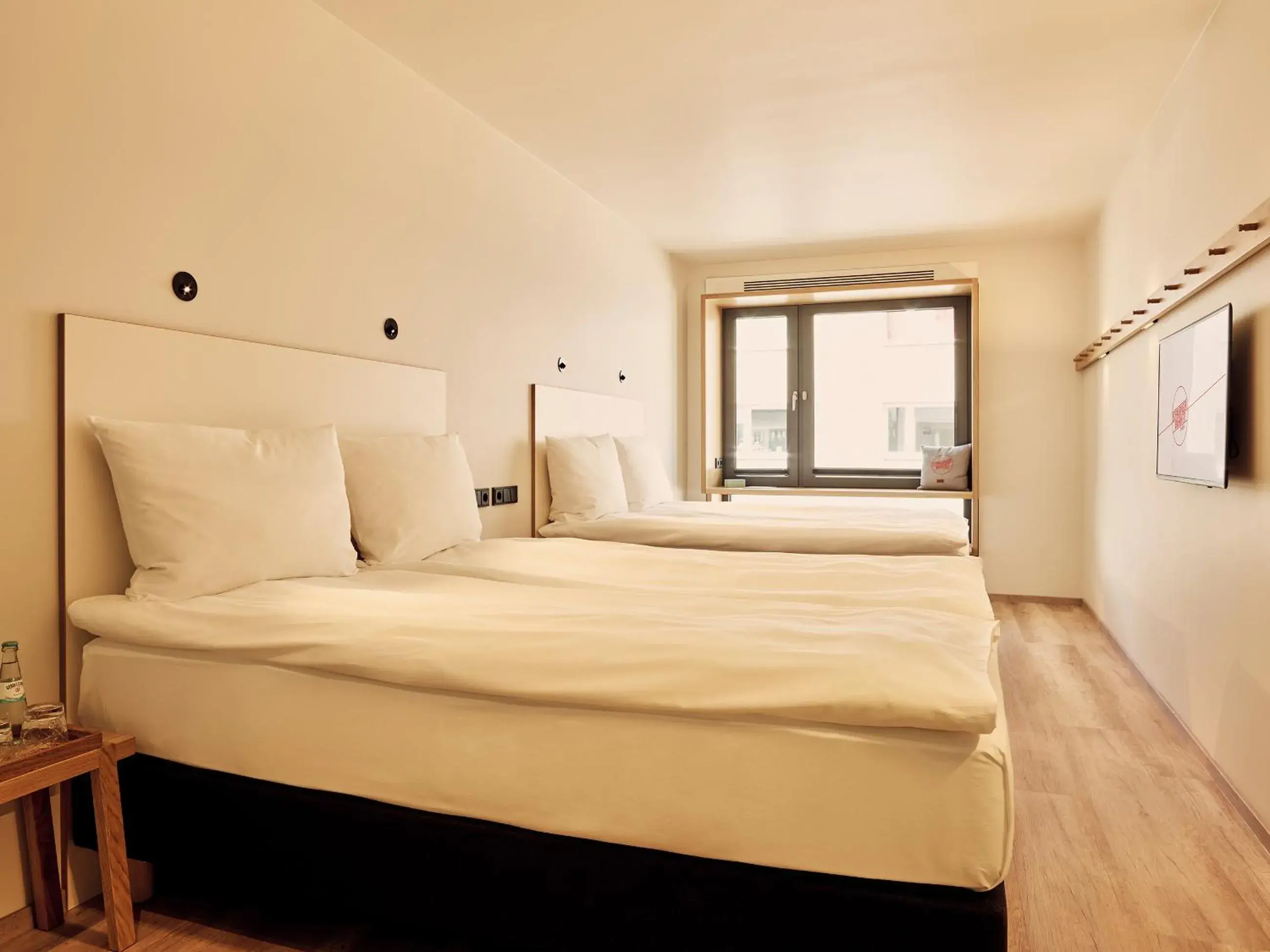 Twin Room in Schwabinger Wahrheit by Geisel Twin Room in Schwabinger Wahrheit by Geisel