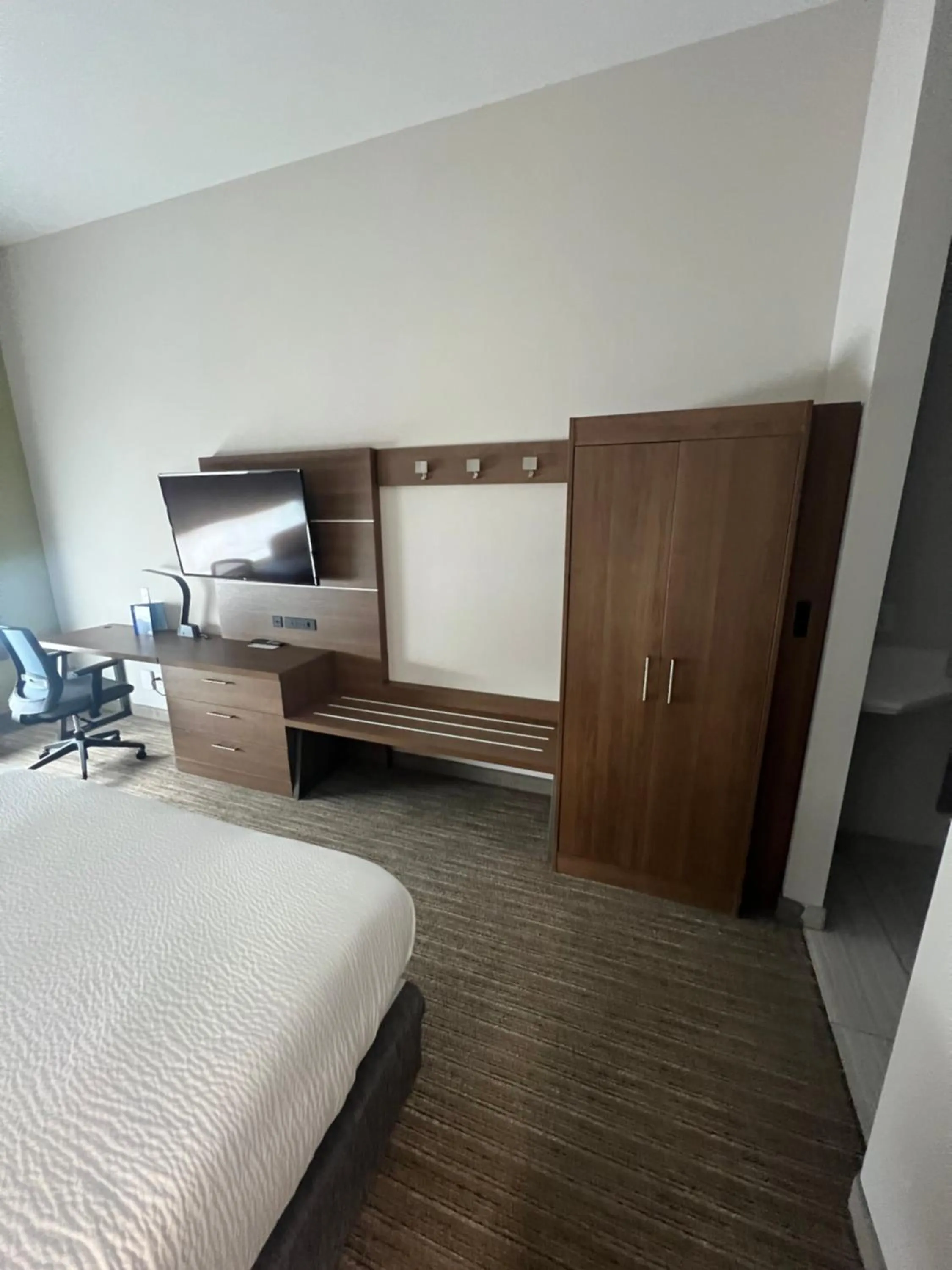 storage, Bed in Holiday Inn Express & Suites - Fayetteville by IHG