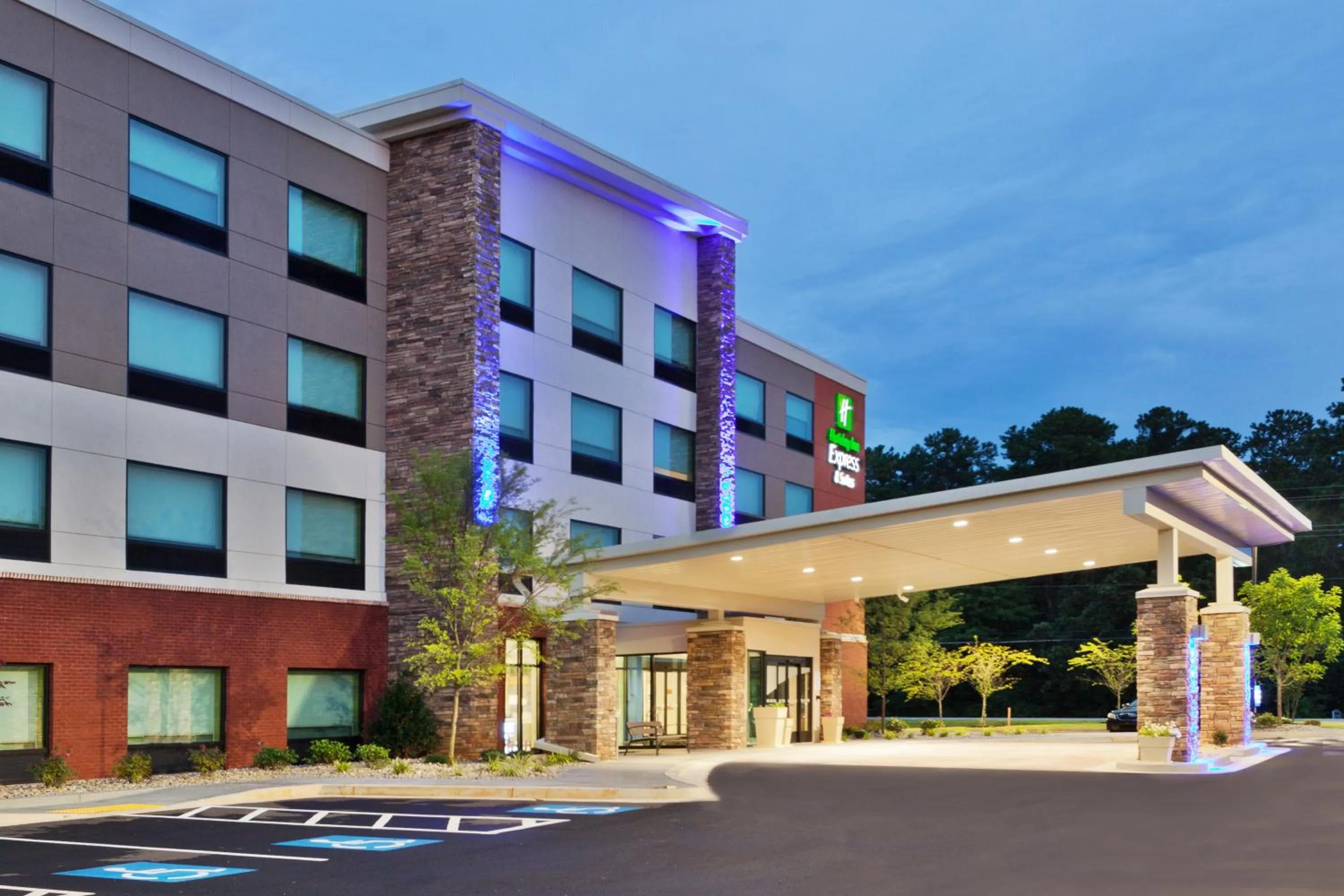 Property building in Holiday Inn Express & Suites - Fayetteville by IHG