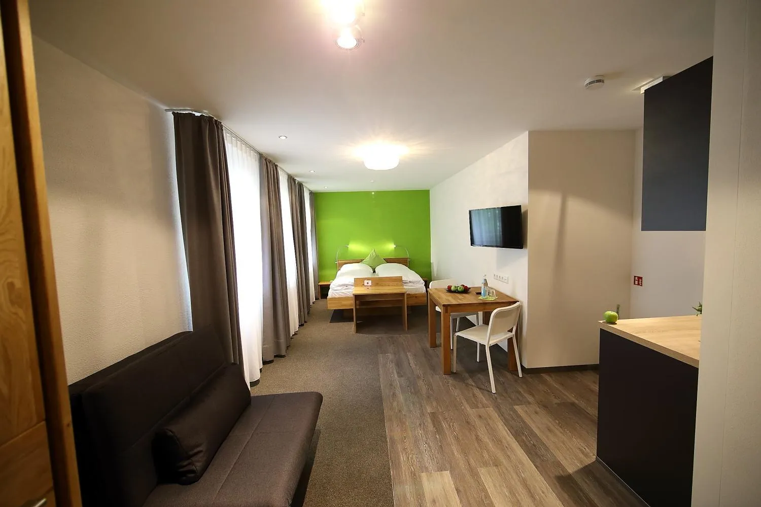 Photo of the whole room, Bed in Schieners Hotel & Apfelhof Apartments