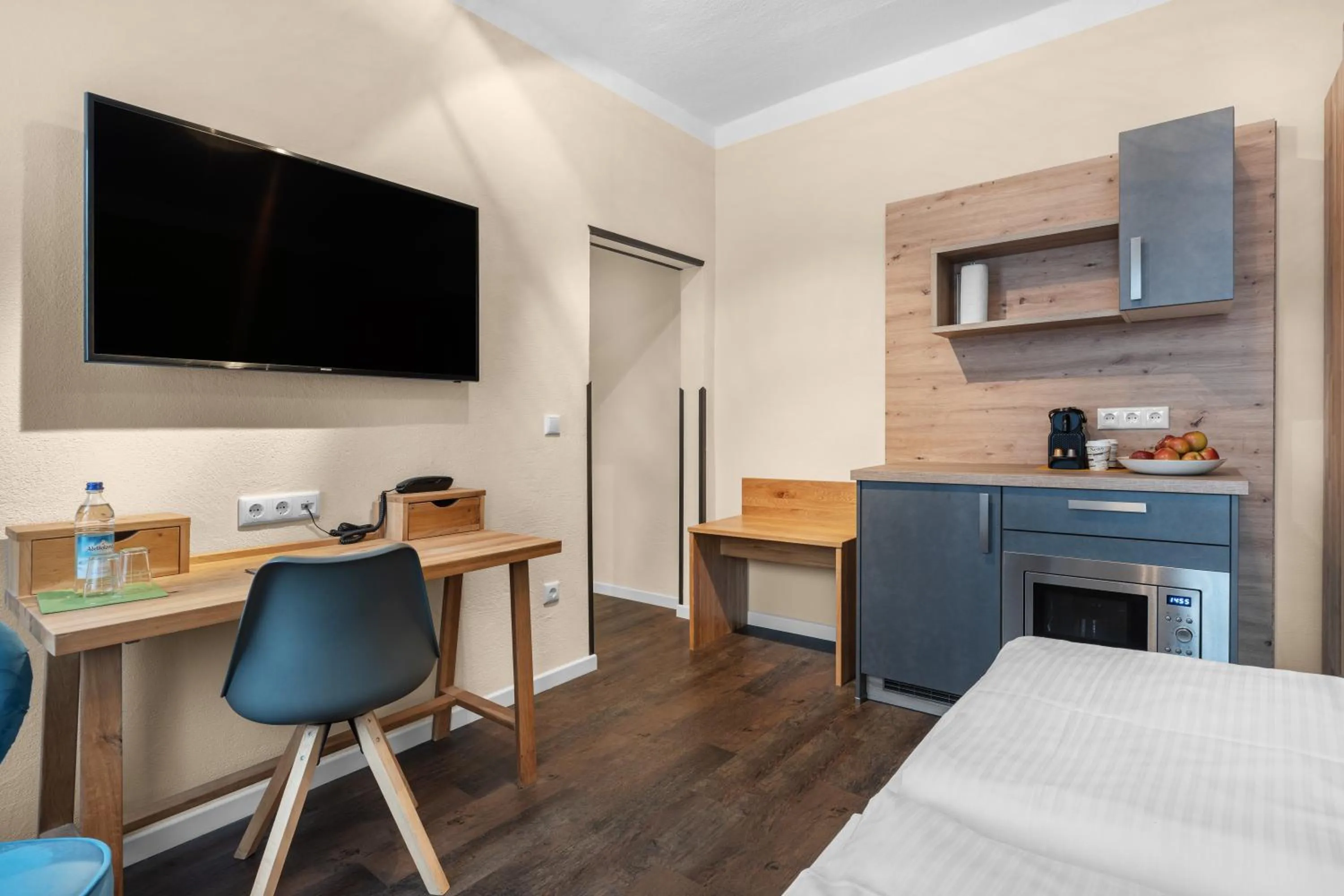 TV and multimedia, Bed in Schieners Hotel & Apfelhof Apartments