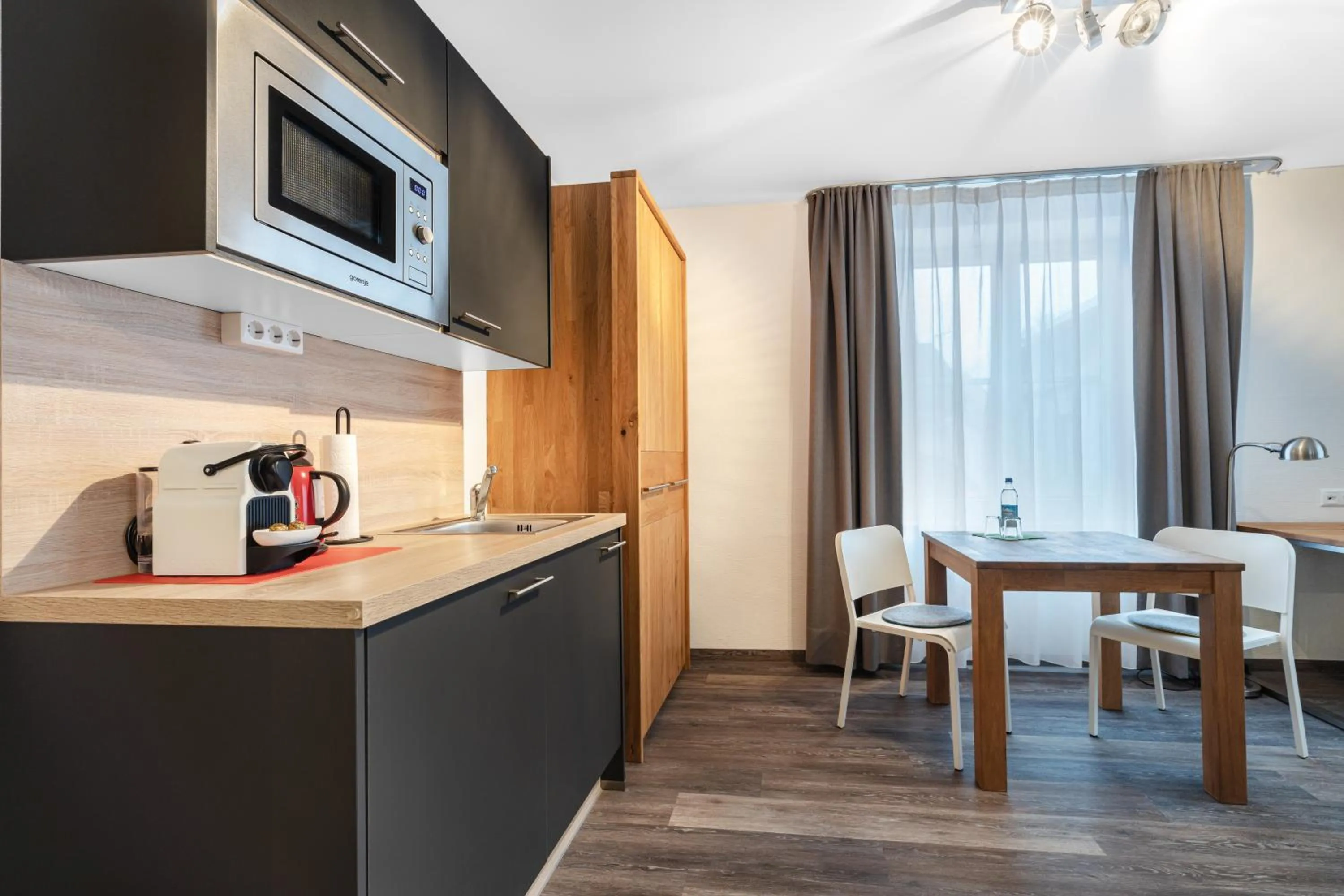 Kitchen or kitchenette in Schieners Hotel & Apfelhof Apartments