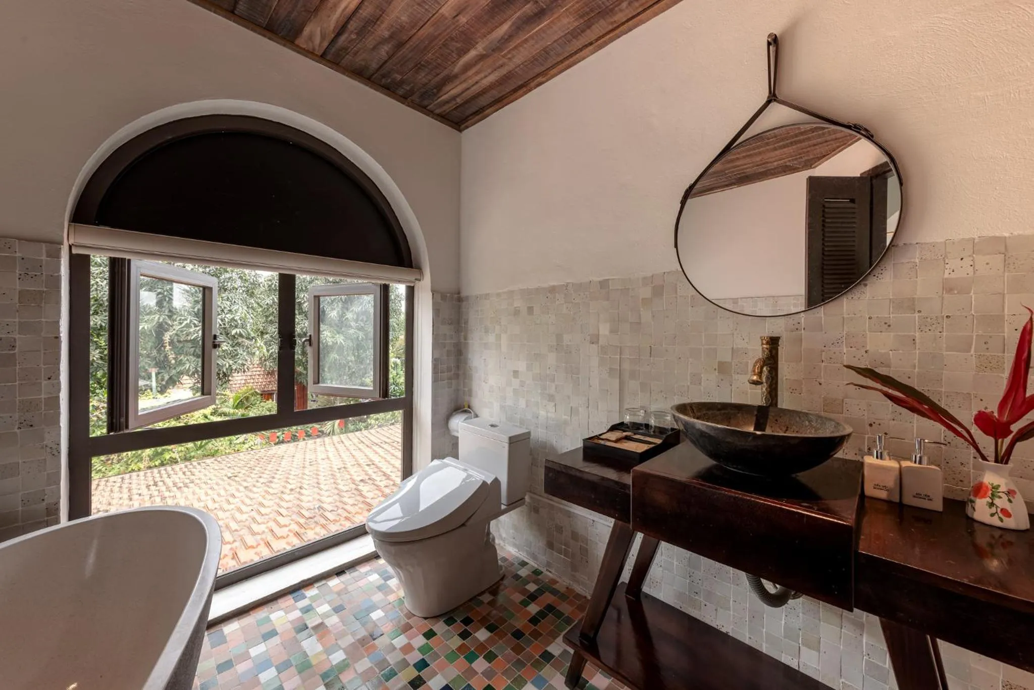 Shower in Nature Garden Ecolodge Ninh Bình