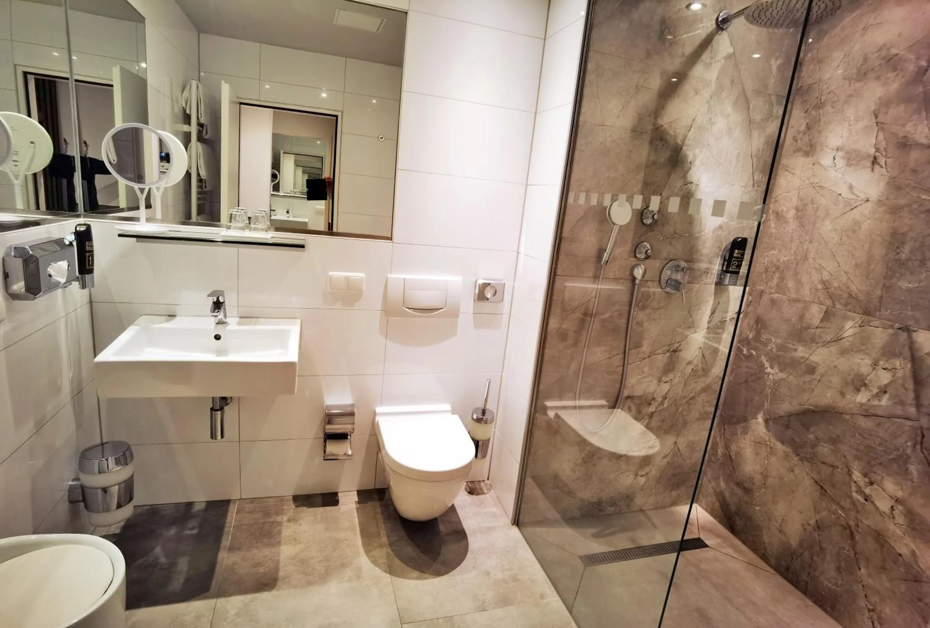 Shower in Arthotel Munich