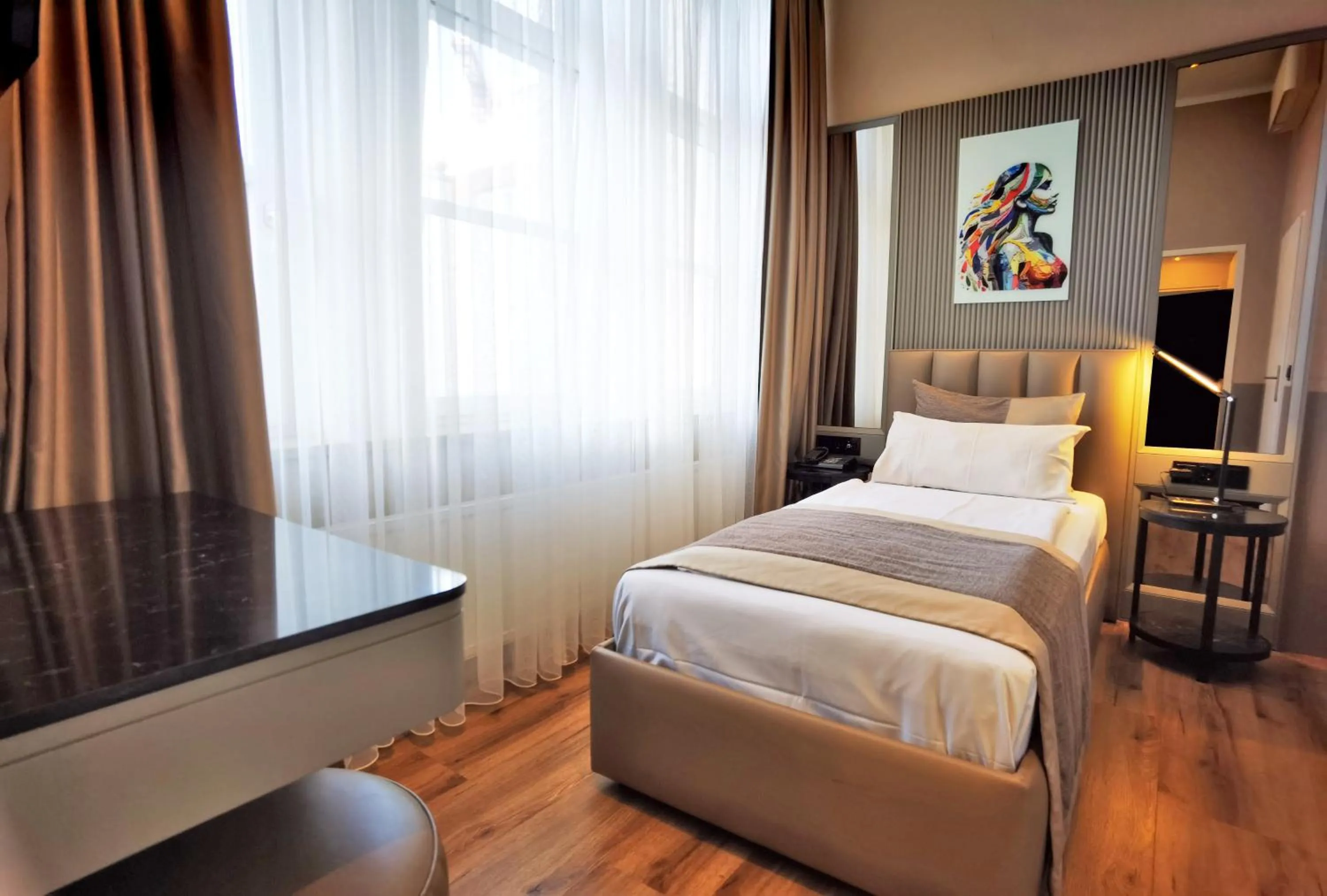 Bed in Arthotel Munich