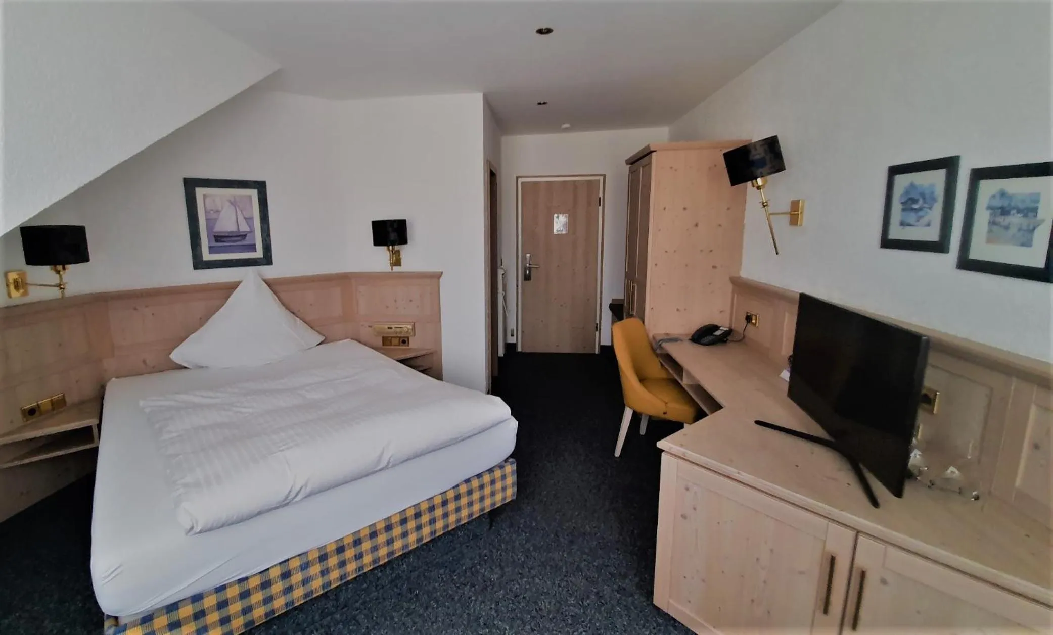 Photo of the whole room, Bed in Dreispitz -B&B-Hotel Garni