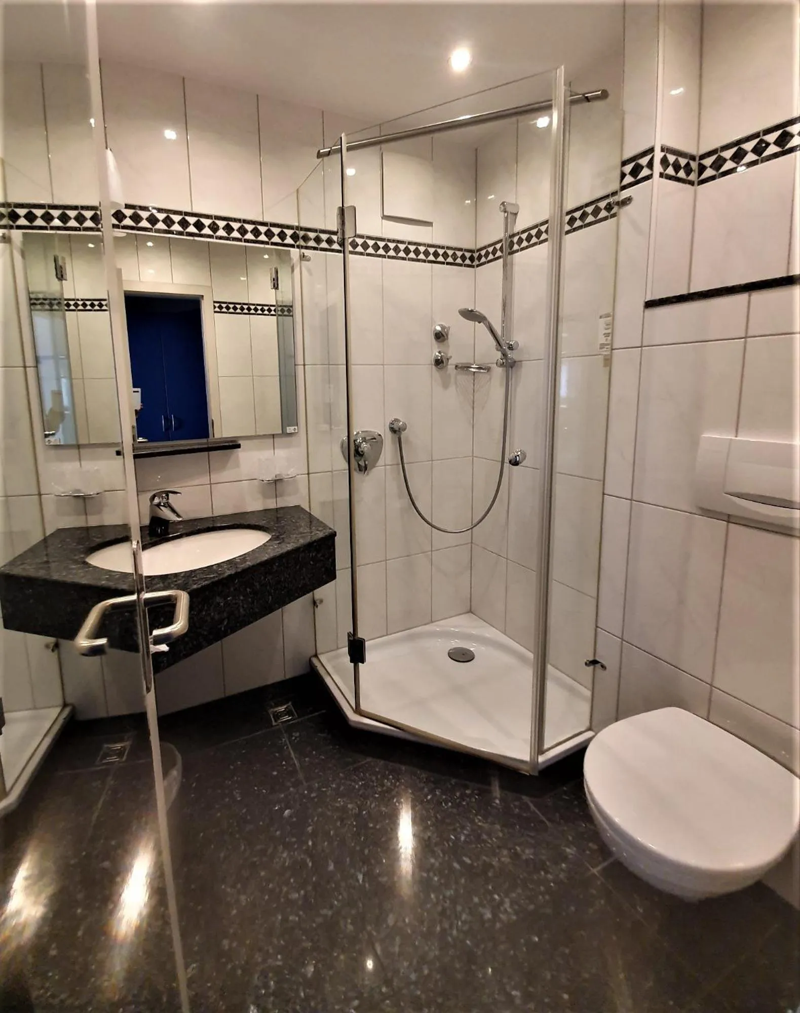 Bathroom in Dreispitz -B&B-Hotel Garni