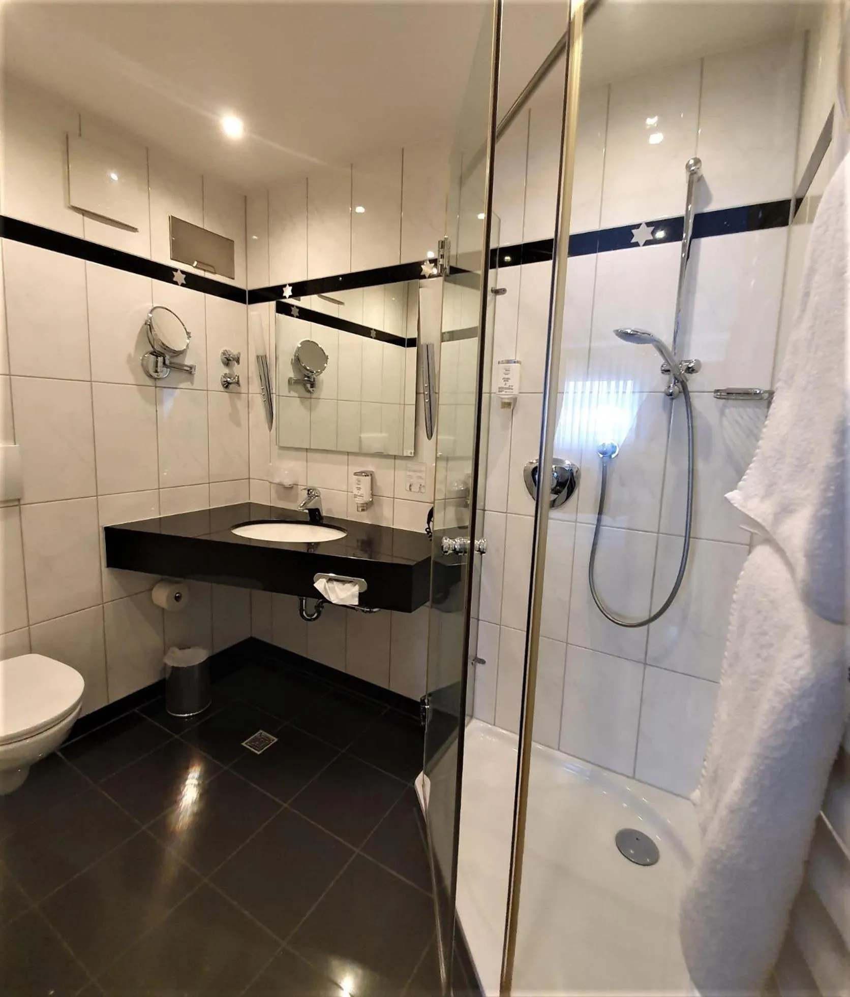 Bathroom in Dreispitz -B&B-Hotel Garni