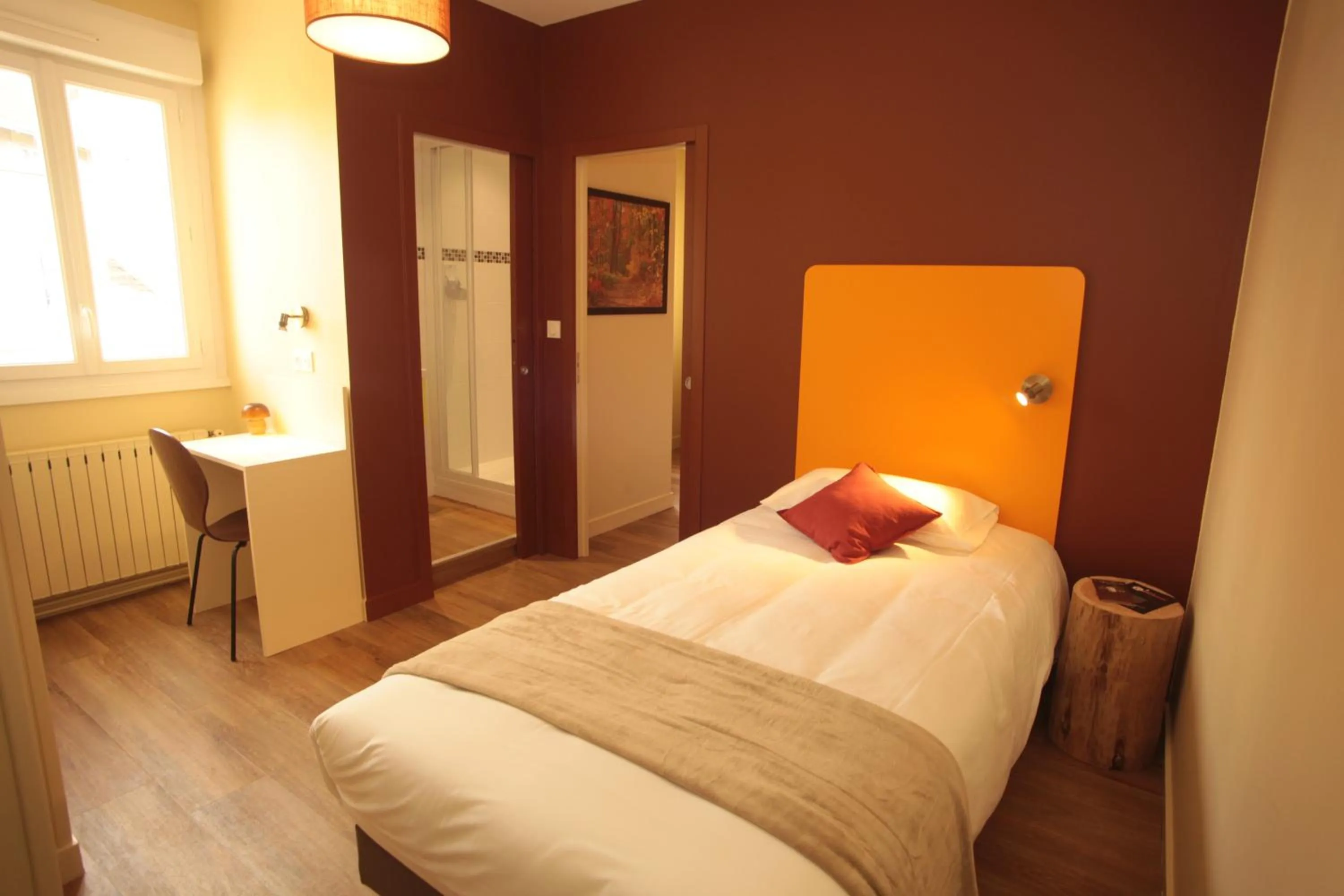 Bedroom in Hôtel - Restaurant des Voyageurs