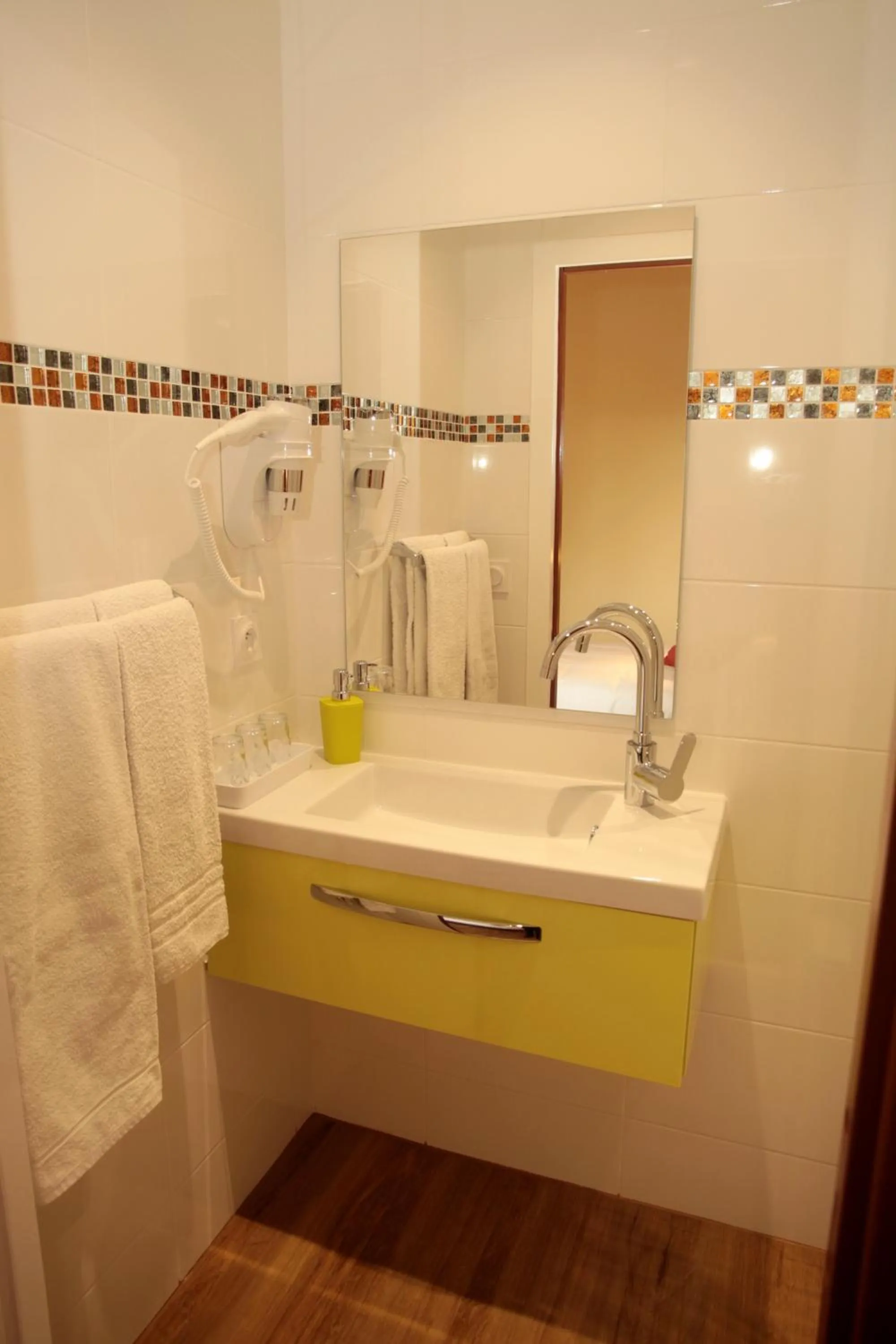 Bathroom in Hôtel - Restaurant des Voyageurs