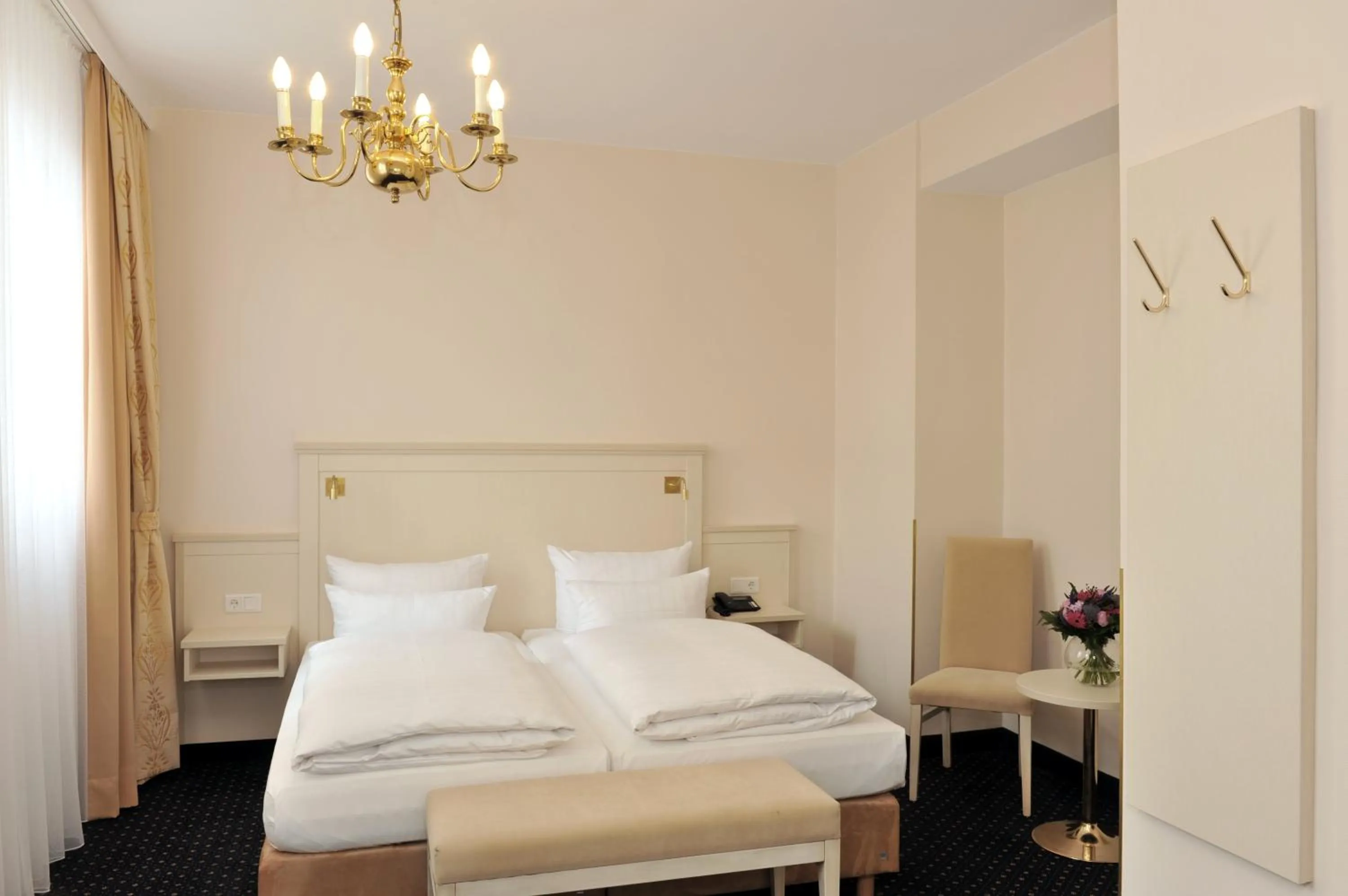 Photo of the whole room, Bed in Hotel Fürst Bismarck