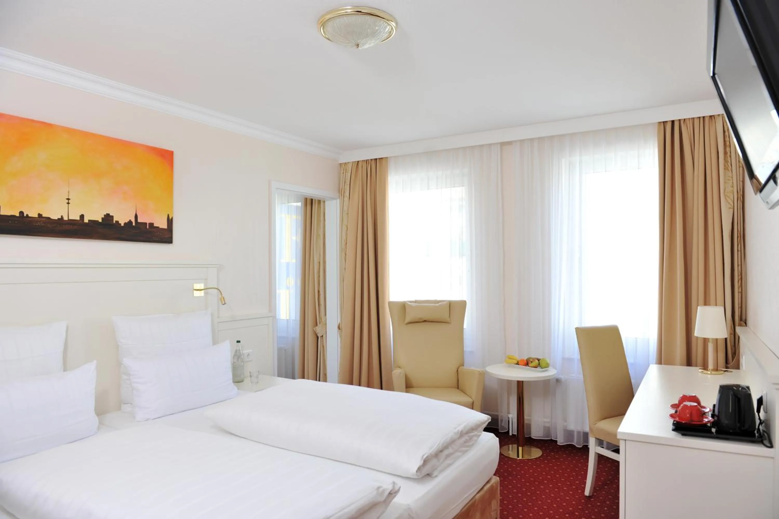 Photo of the whole room, Bed in Hotel Fürst Bismarck