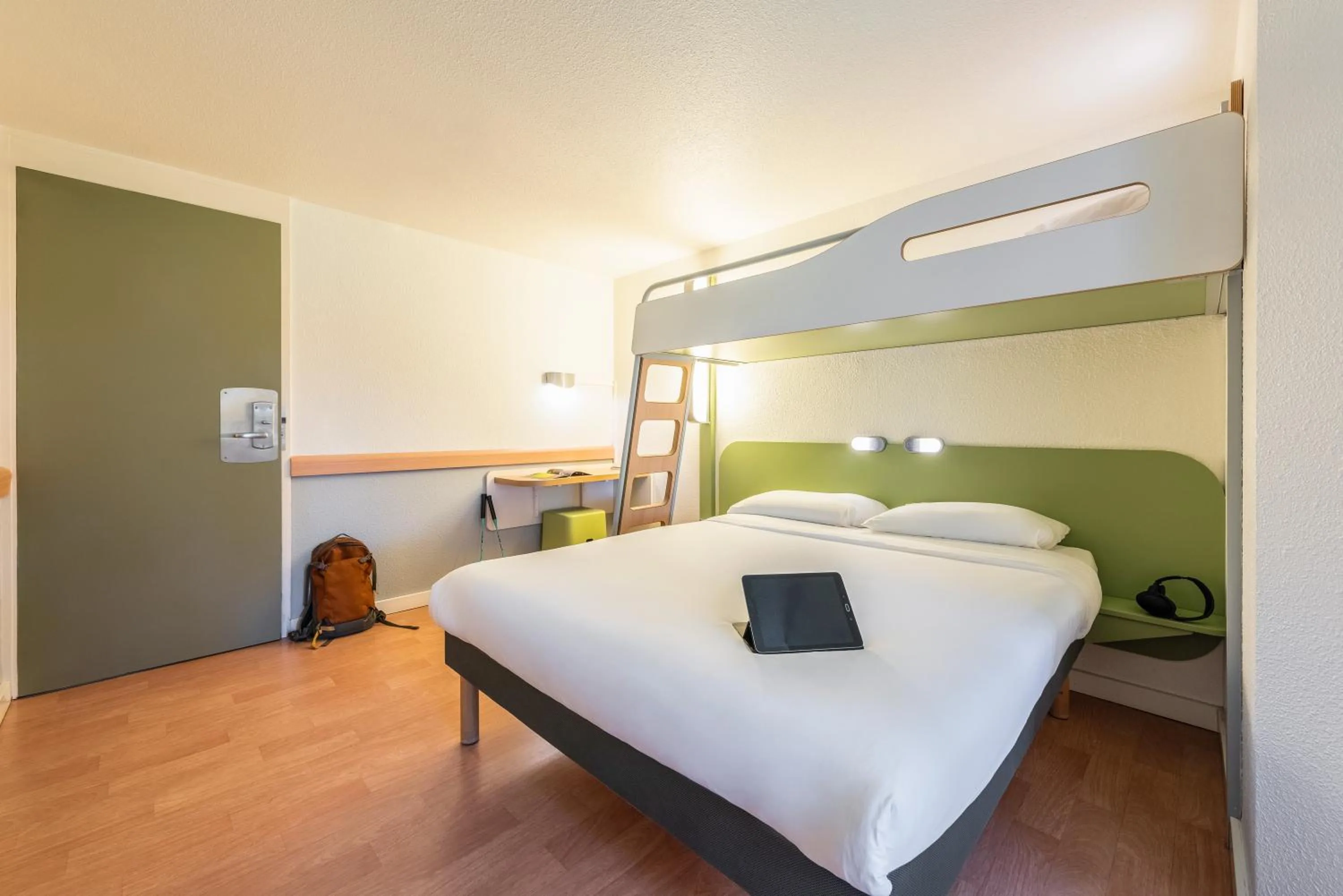 Photo of the whole room, Bed in Ibis Budget Villefranche
