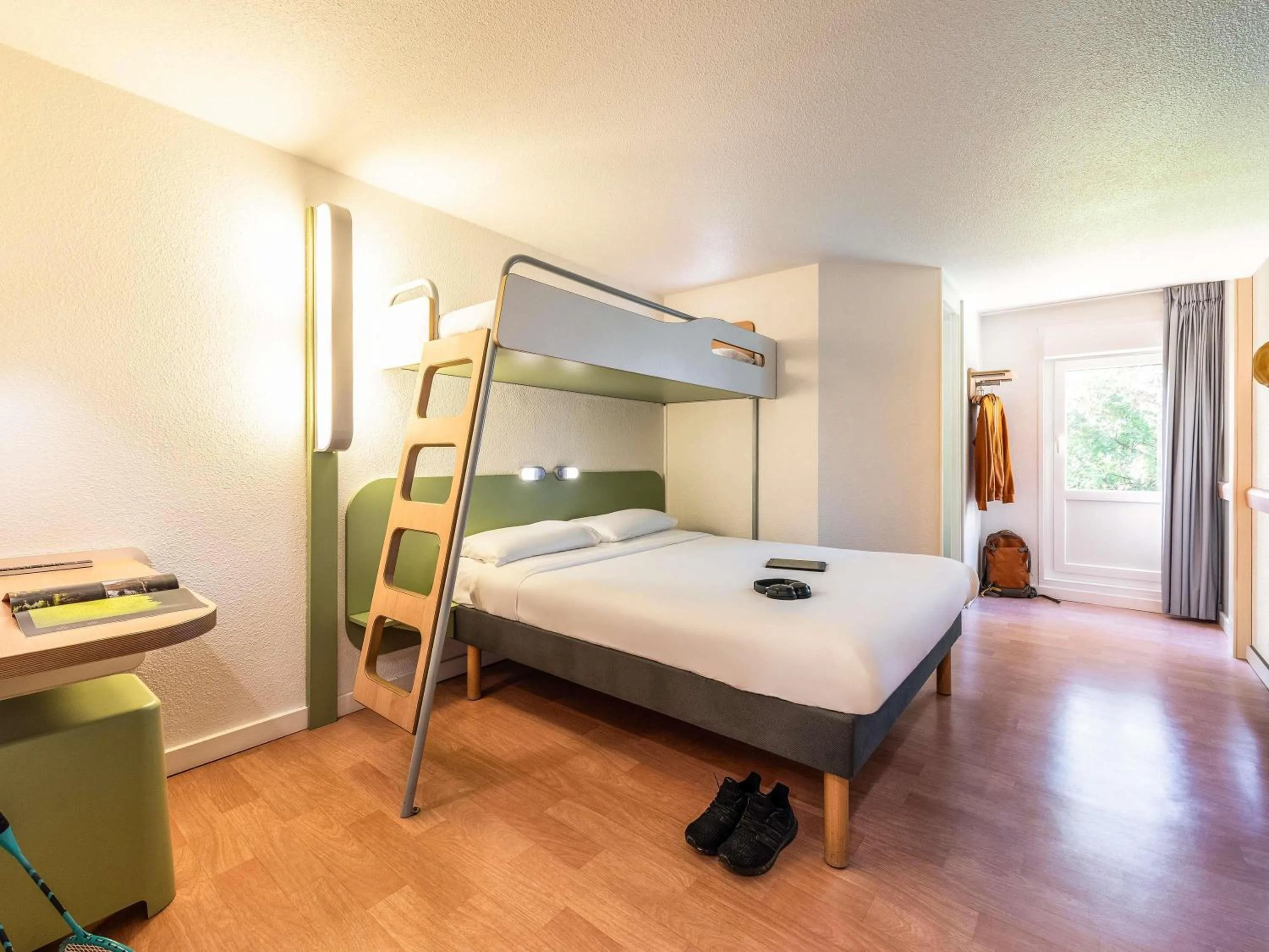 Bedroom, Bed in Ibis Budget Villefranche