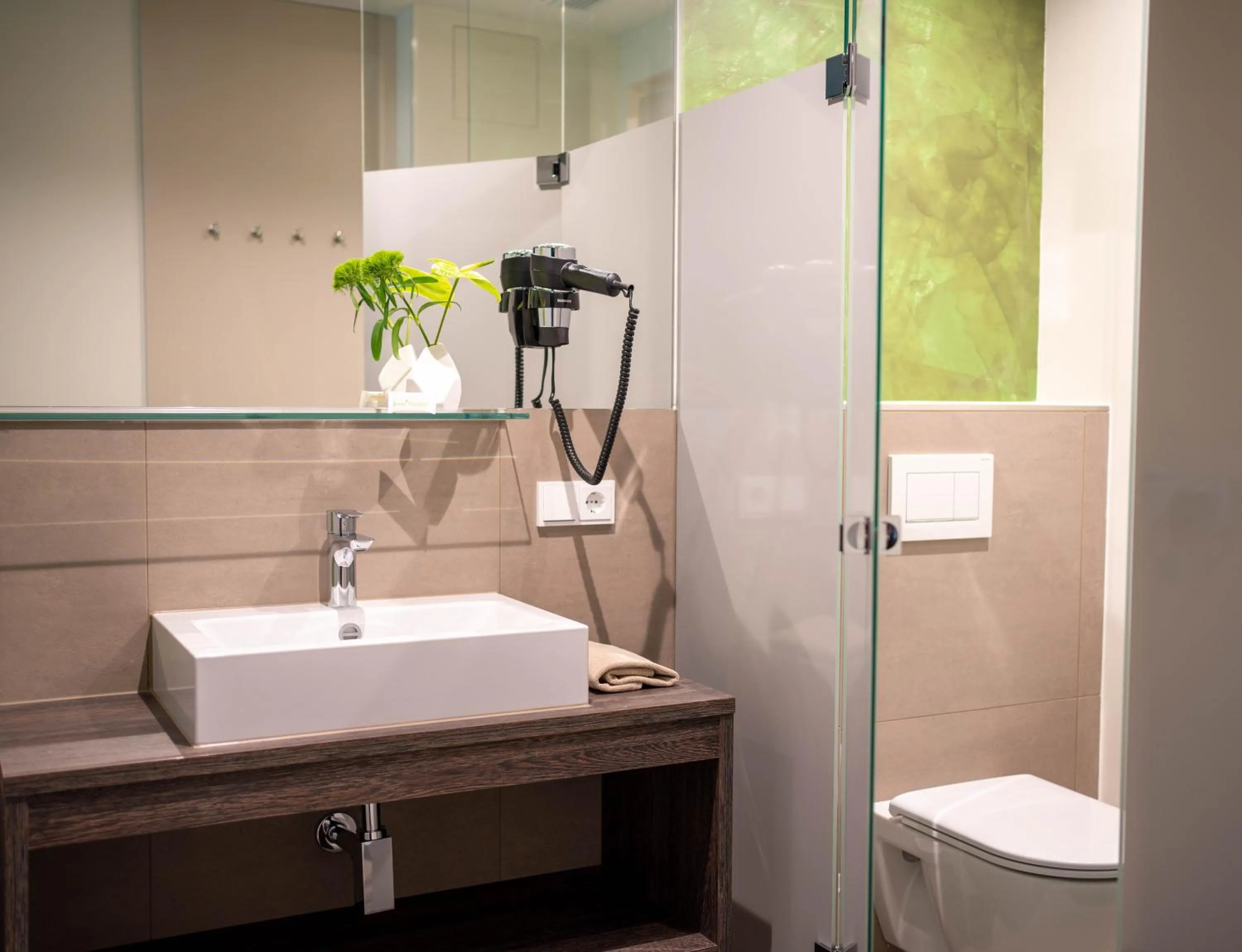 Bathroom in eee Hotel Gunskirchen