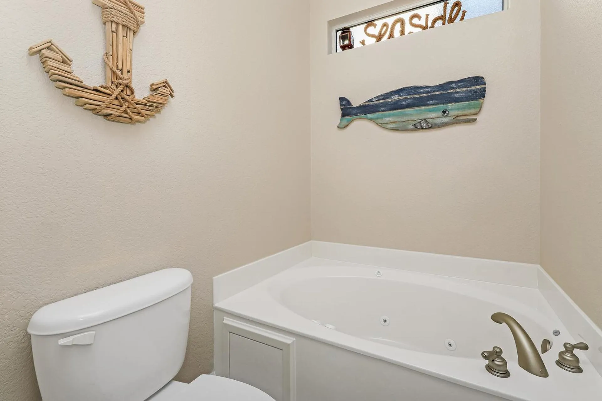 Hot Tub in Village Retreat