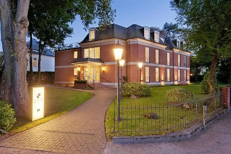 Facade/entrance in Das Gästehaus der Elb Lounge "Self Check In"