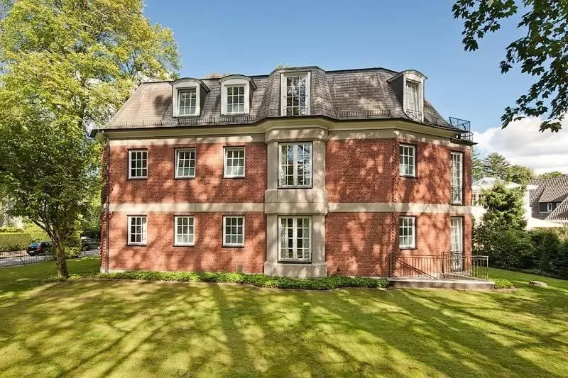Facade/entrance in Das Gästehaus der Elb Lounge "Self Check In"