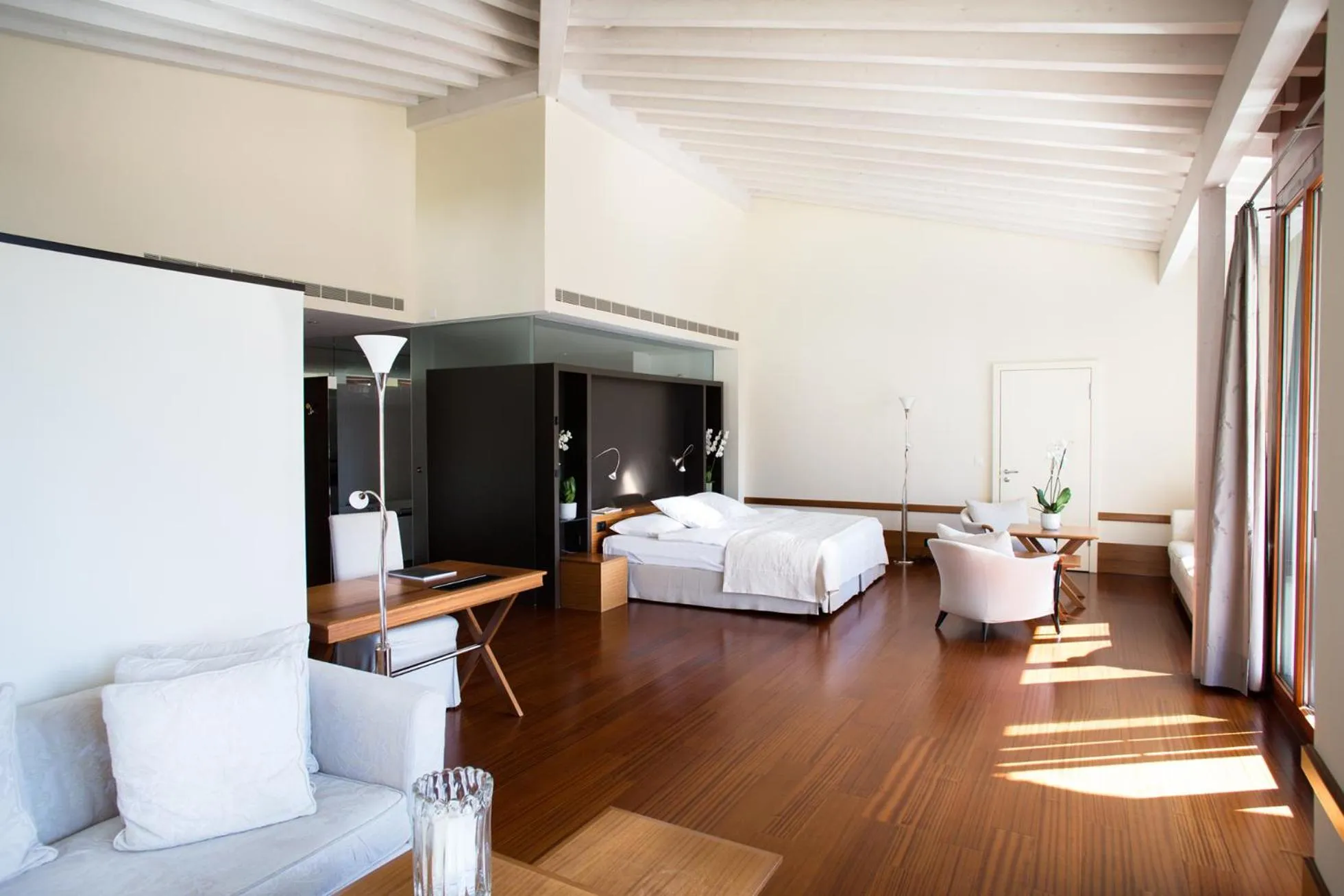 Photo of the whole room, Bed in Victoria Jungfrau Grand Hotel & Spa