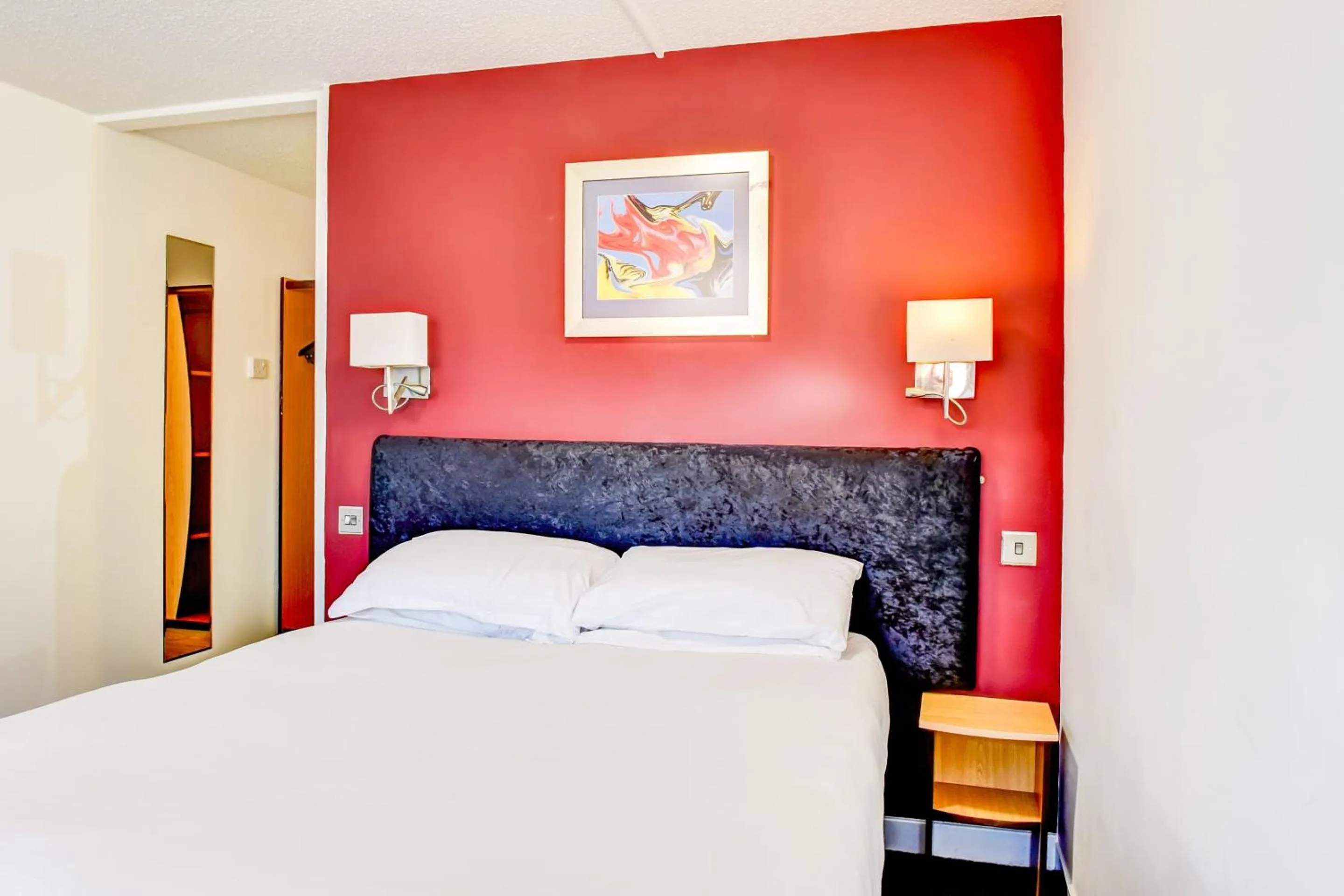 Bedroom in The Hotel Rafiya, Redditch