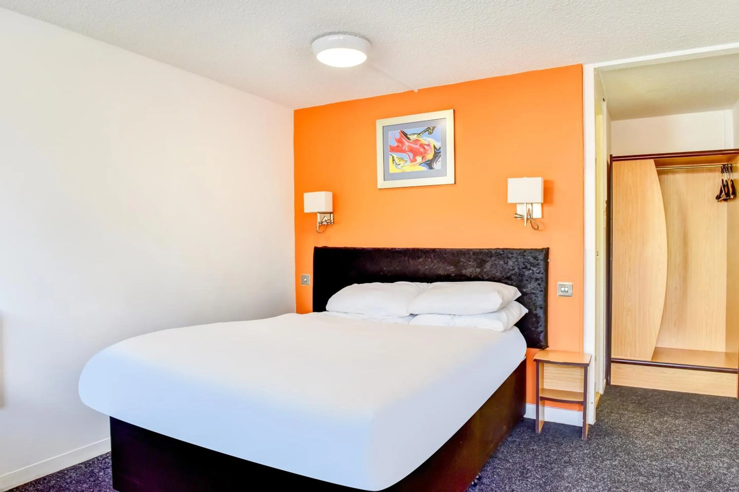 Bedroom in The Hotel Rafiya, Redditch